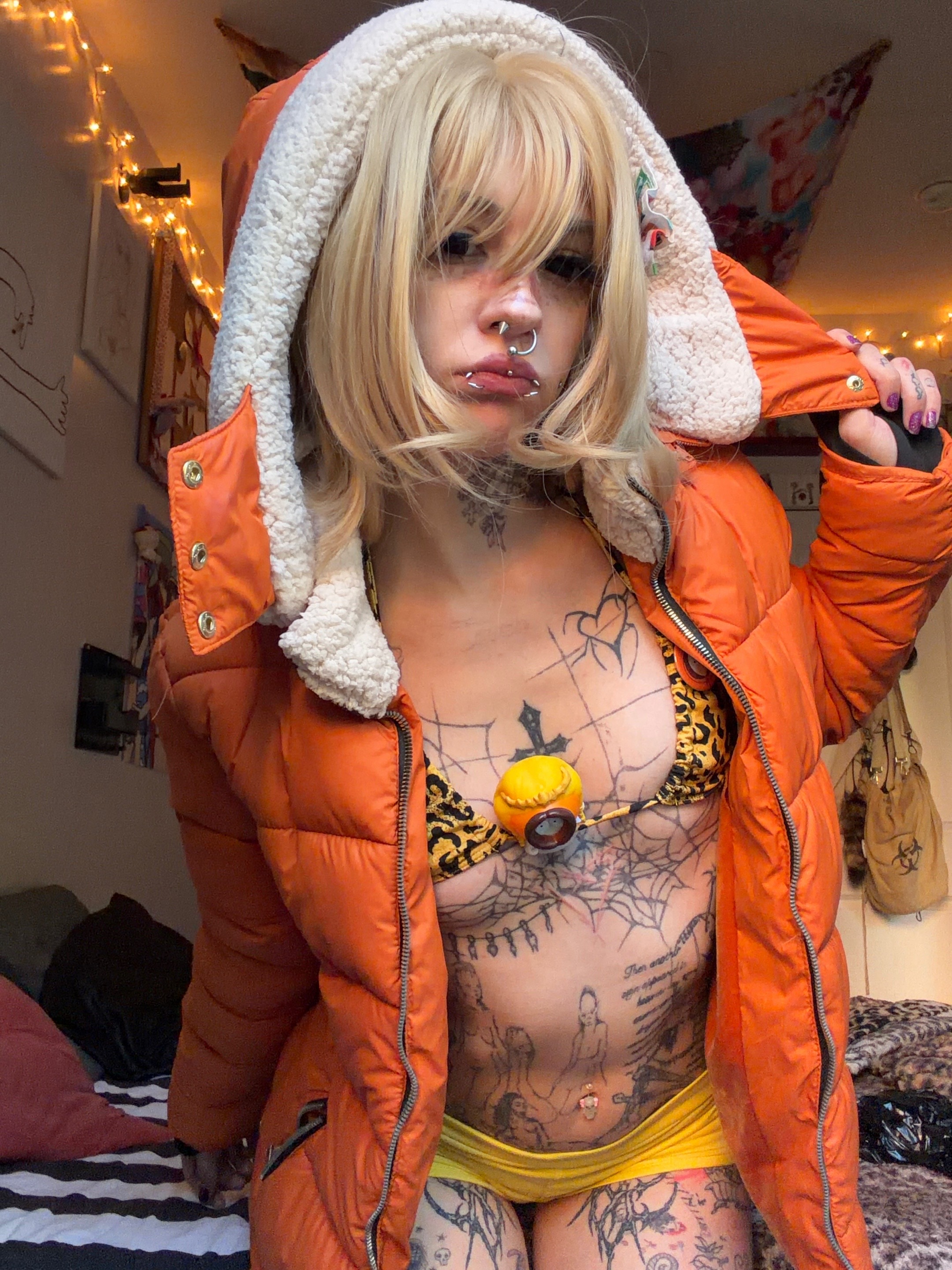 @2003kneesocks