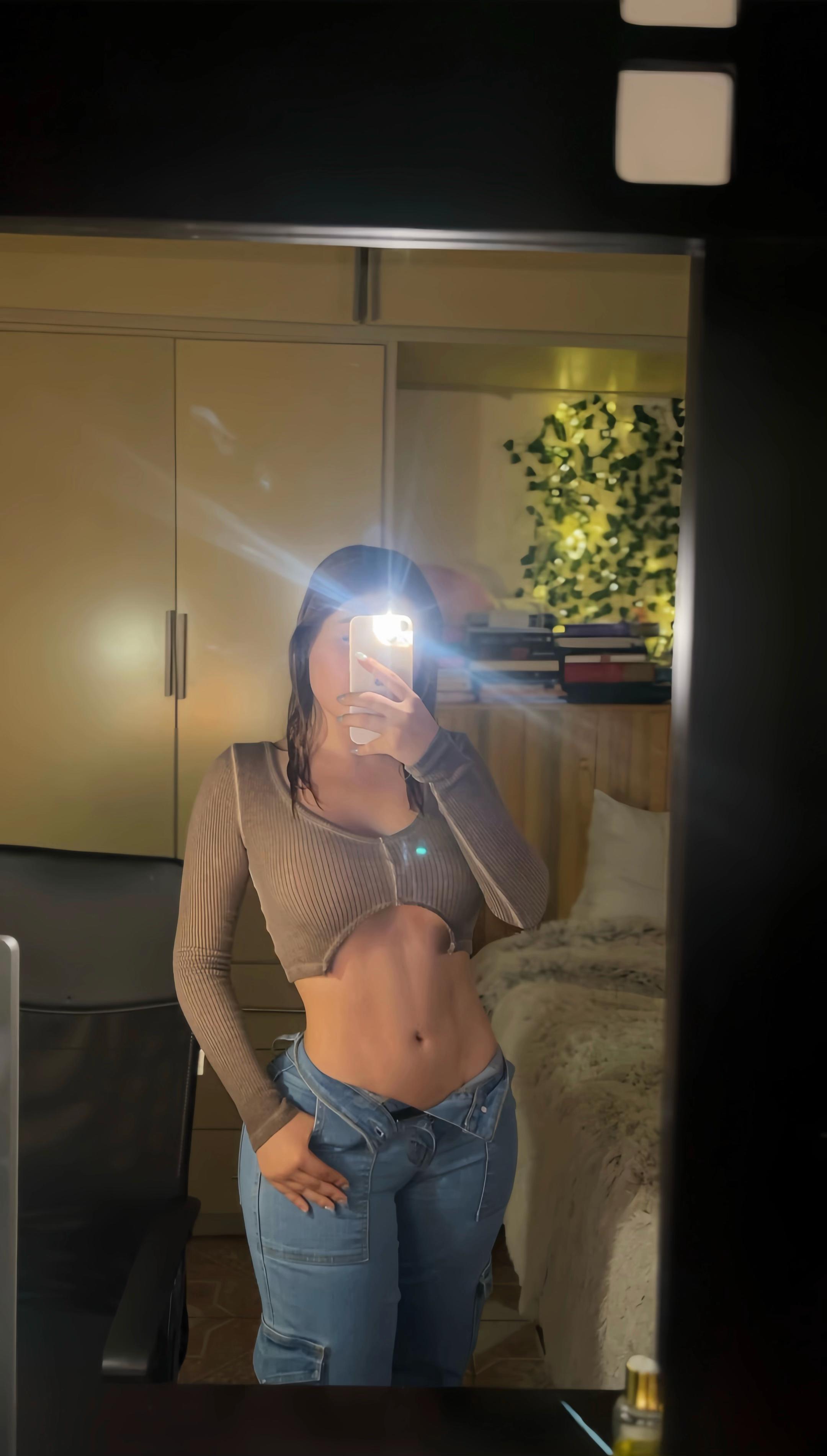 @Moniinay