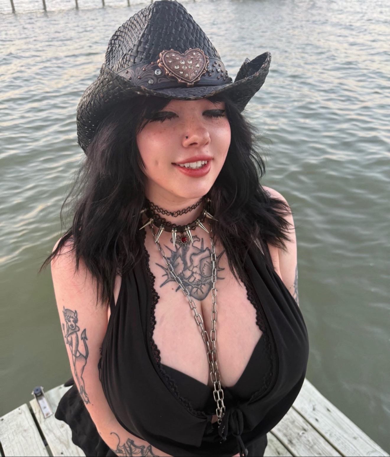 @venomous_dolly