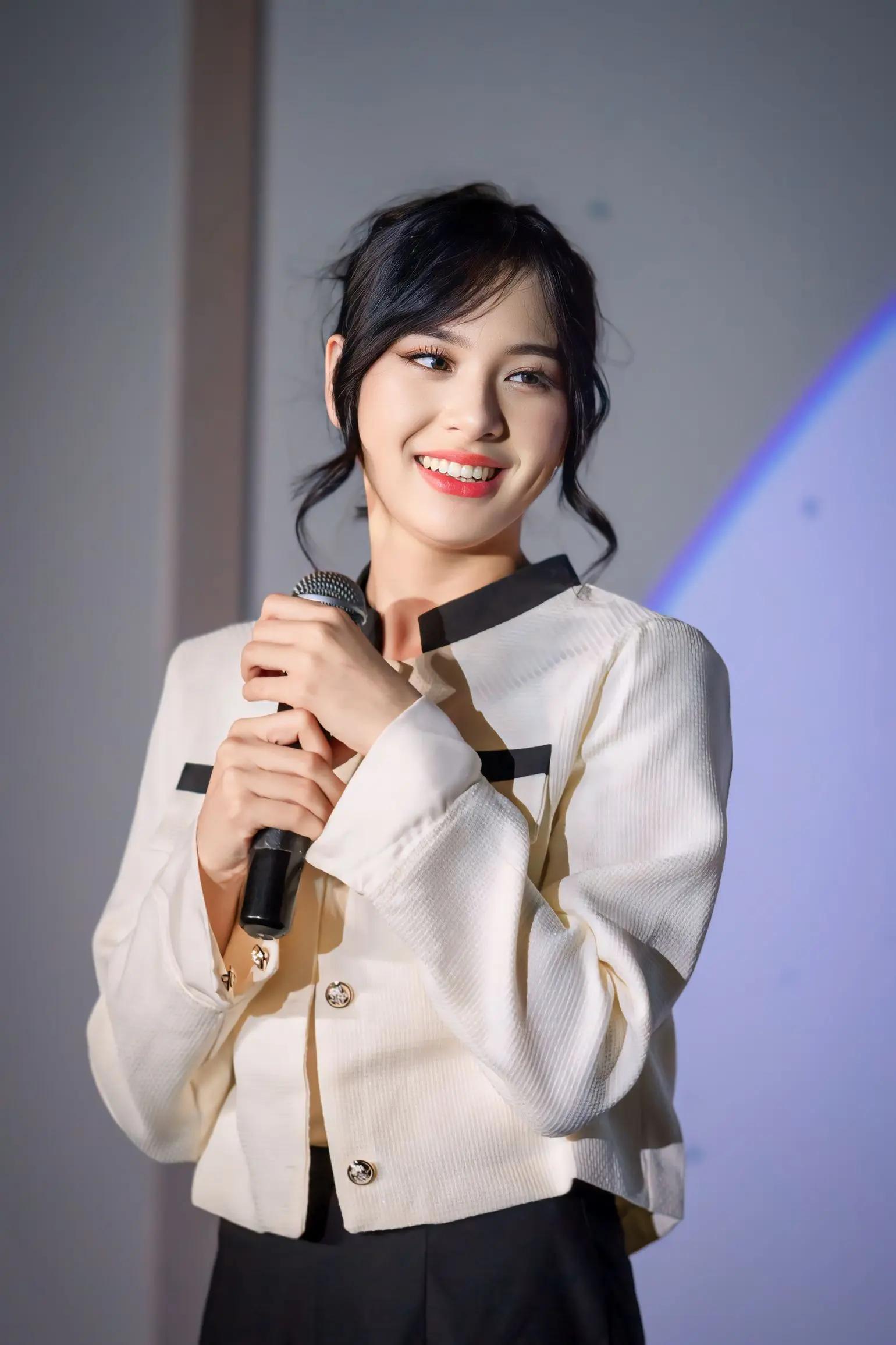@๐
๐๐ฃ๐๐ซ๐ซ.