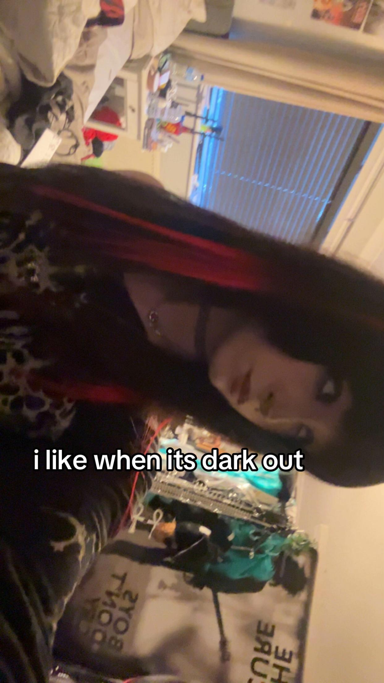 @𝔦𝔷𝔷𝔶🦇