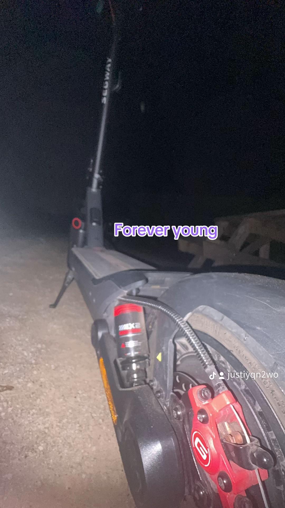 @𝖑𝖔𝖘𝖙𝖘𝖔𝖚𝖑