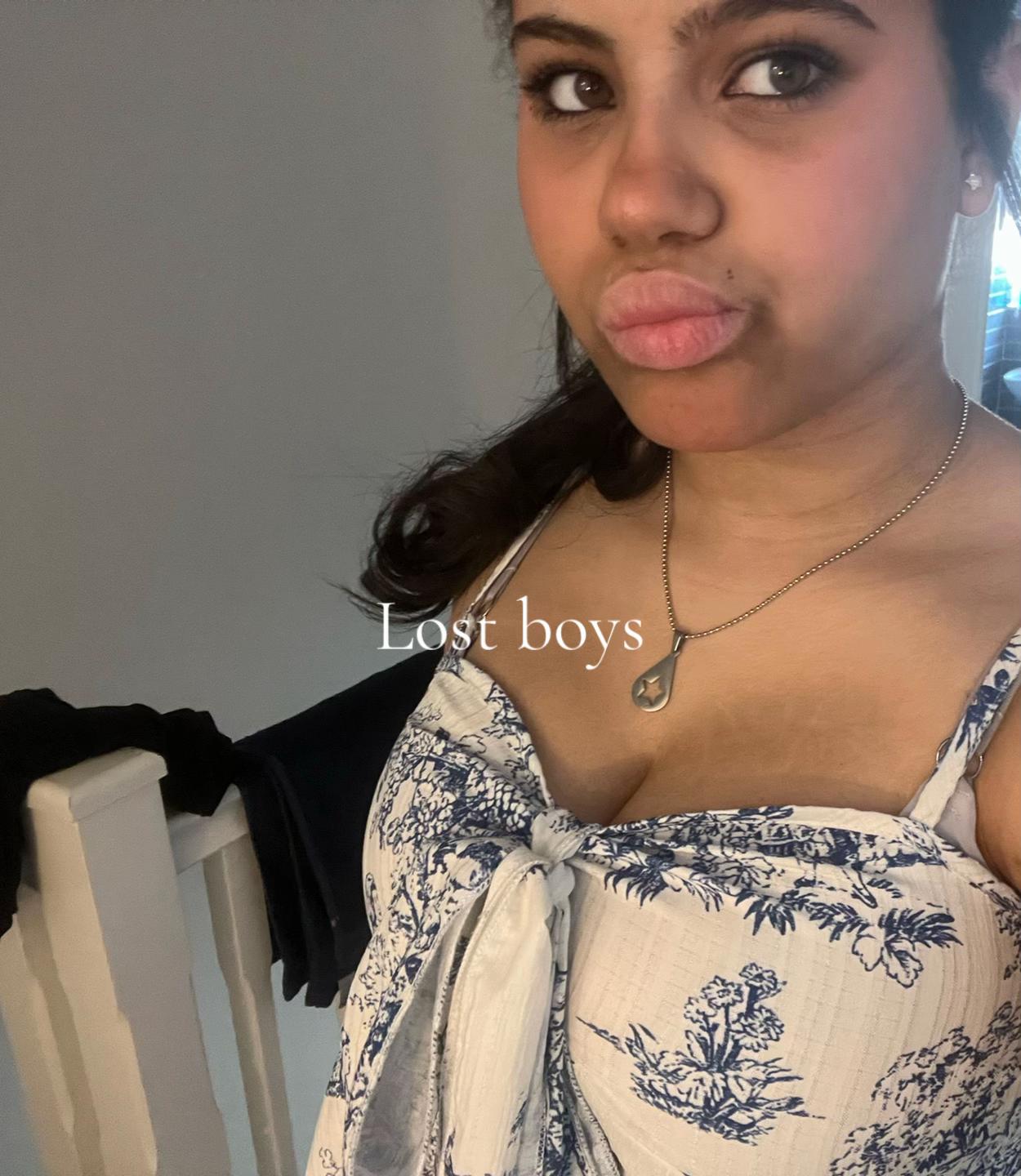 @Ellie🥀