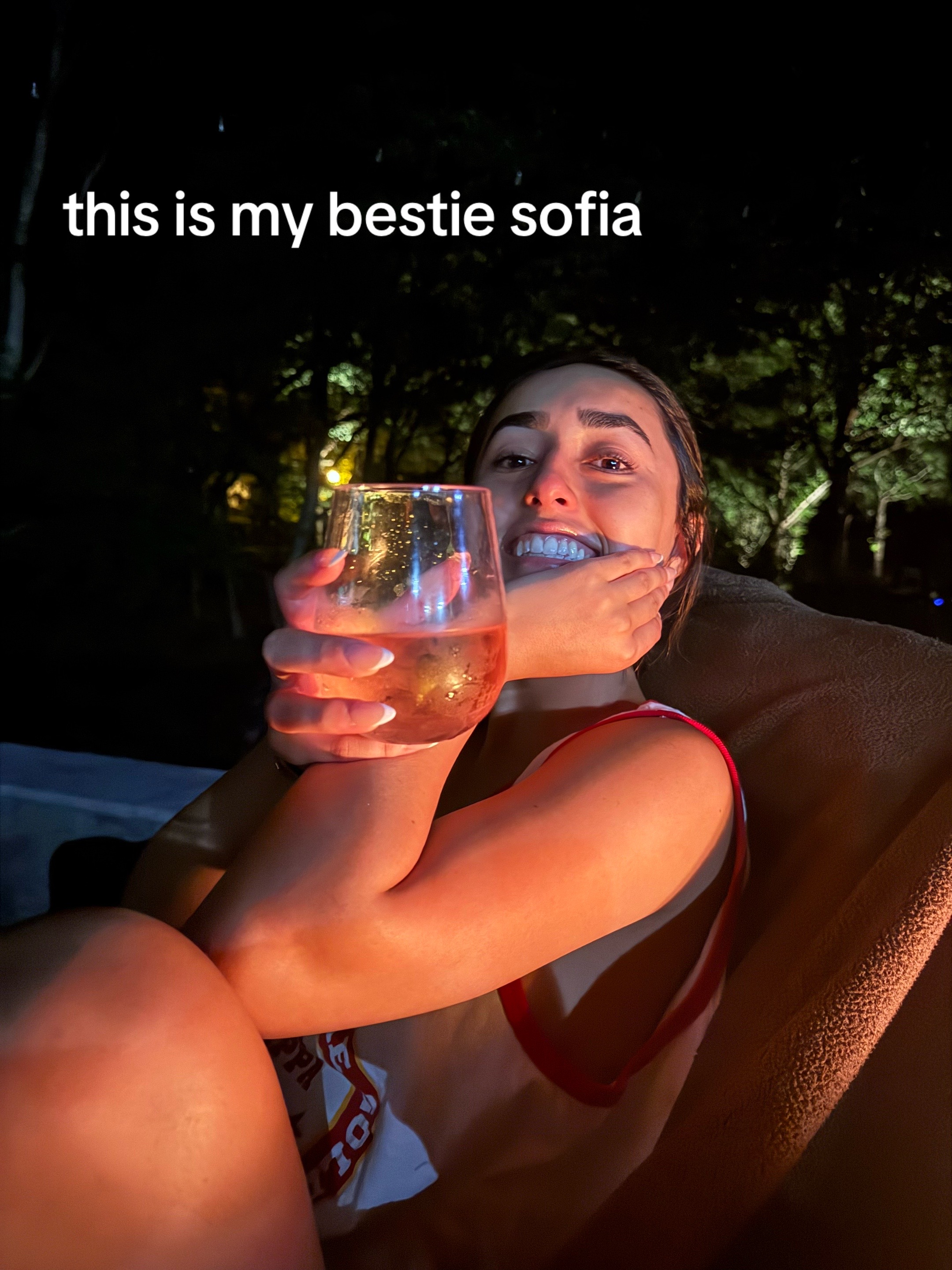 @•