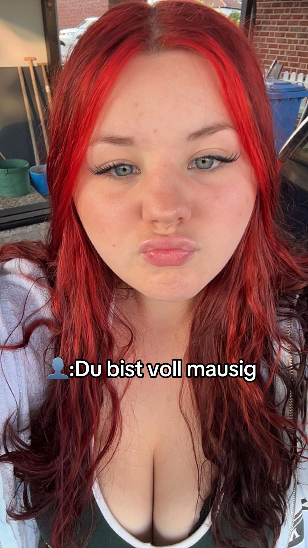 @𝕷𝕬𝖀𝕽𝕬 <3
