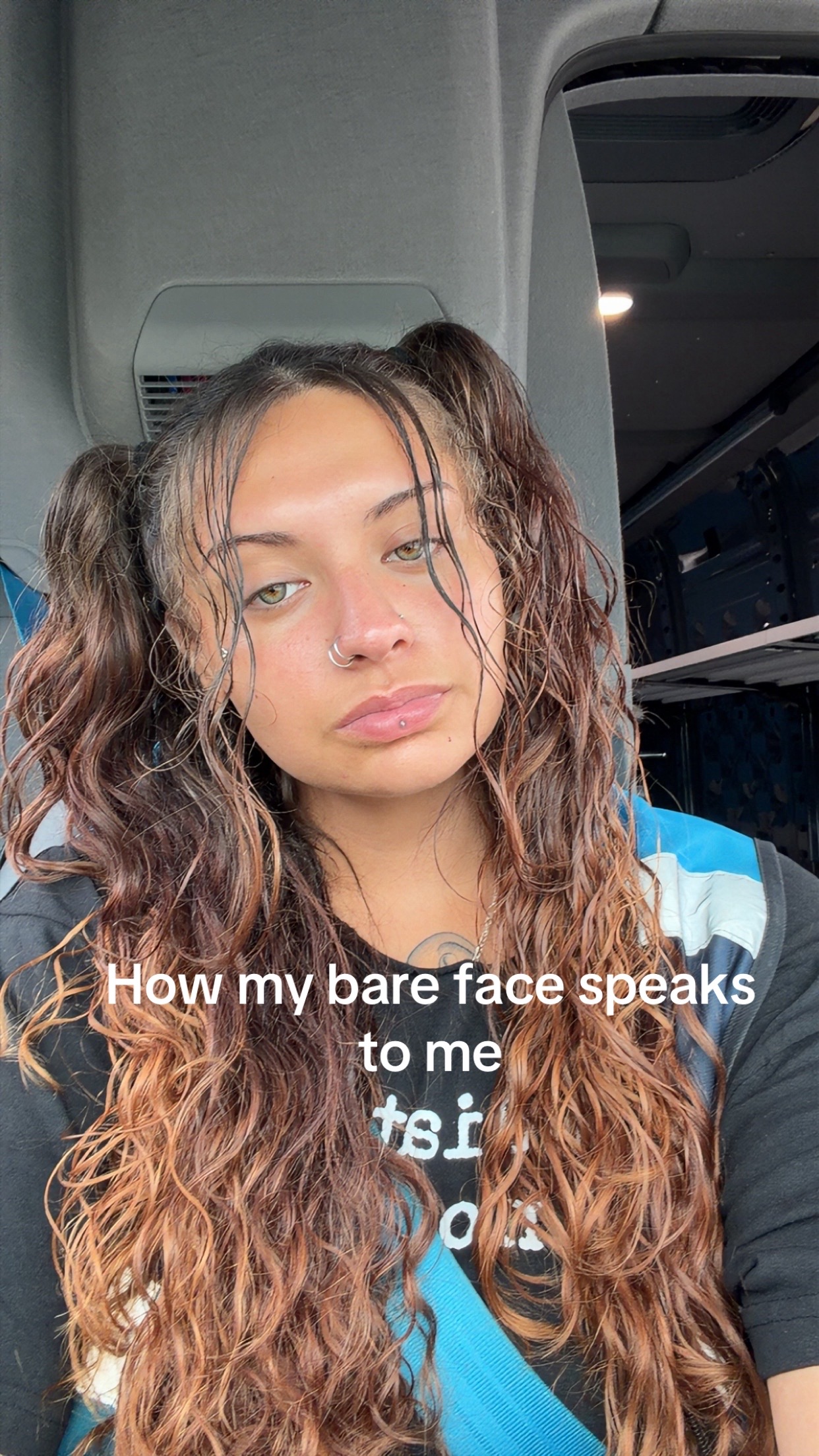 @Moni🪐🥀