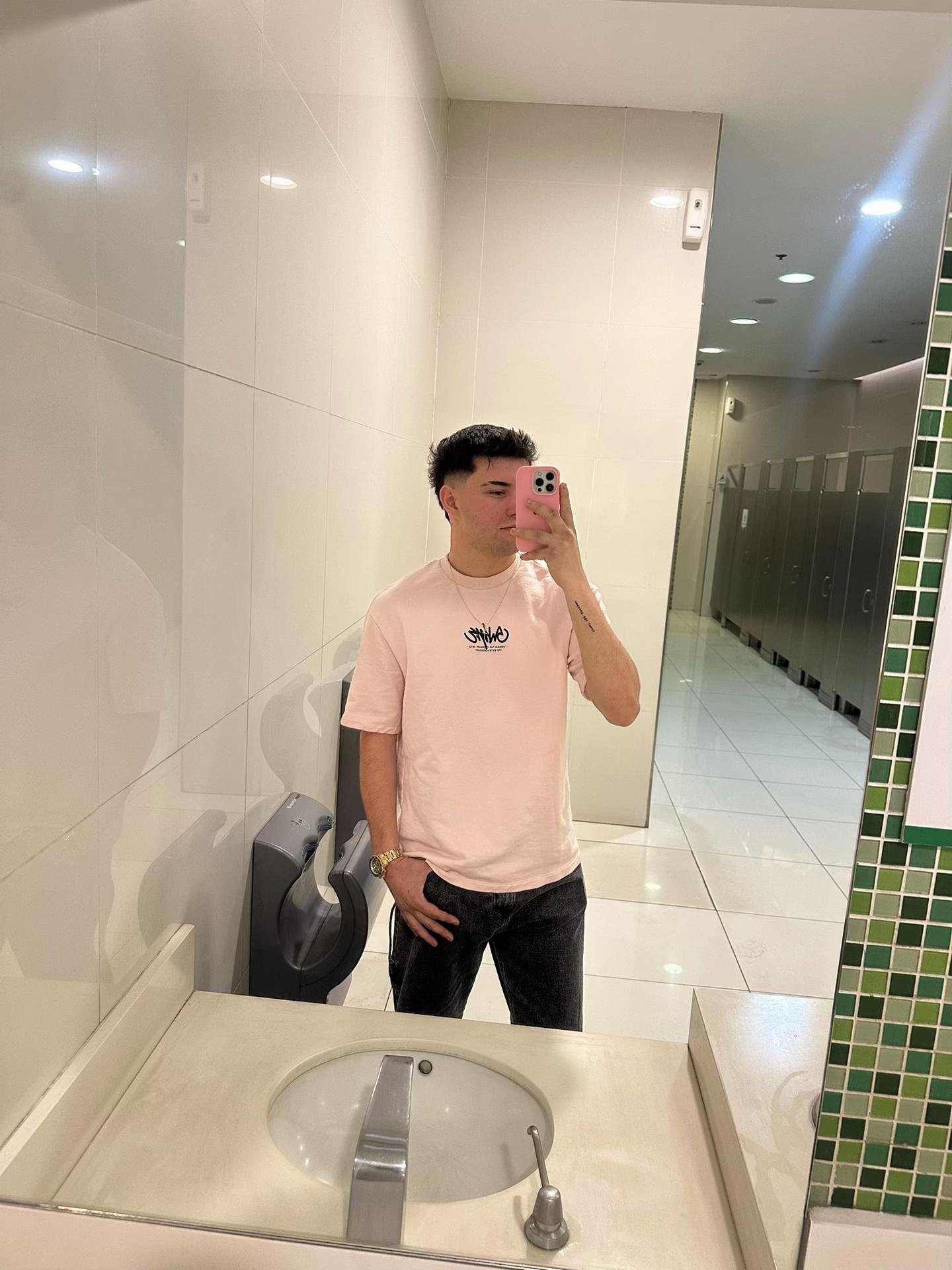 @🦦