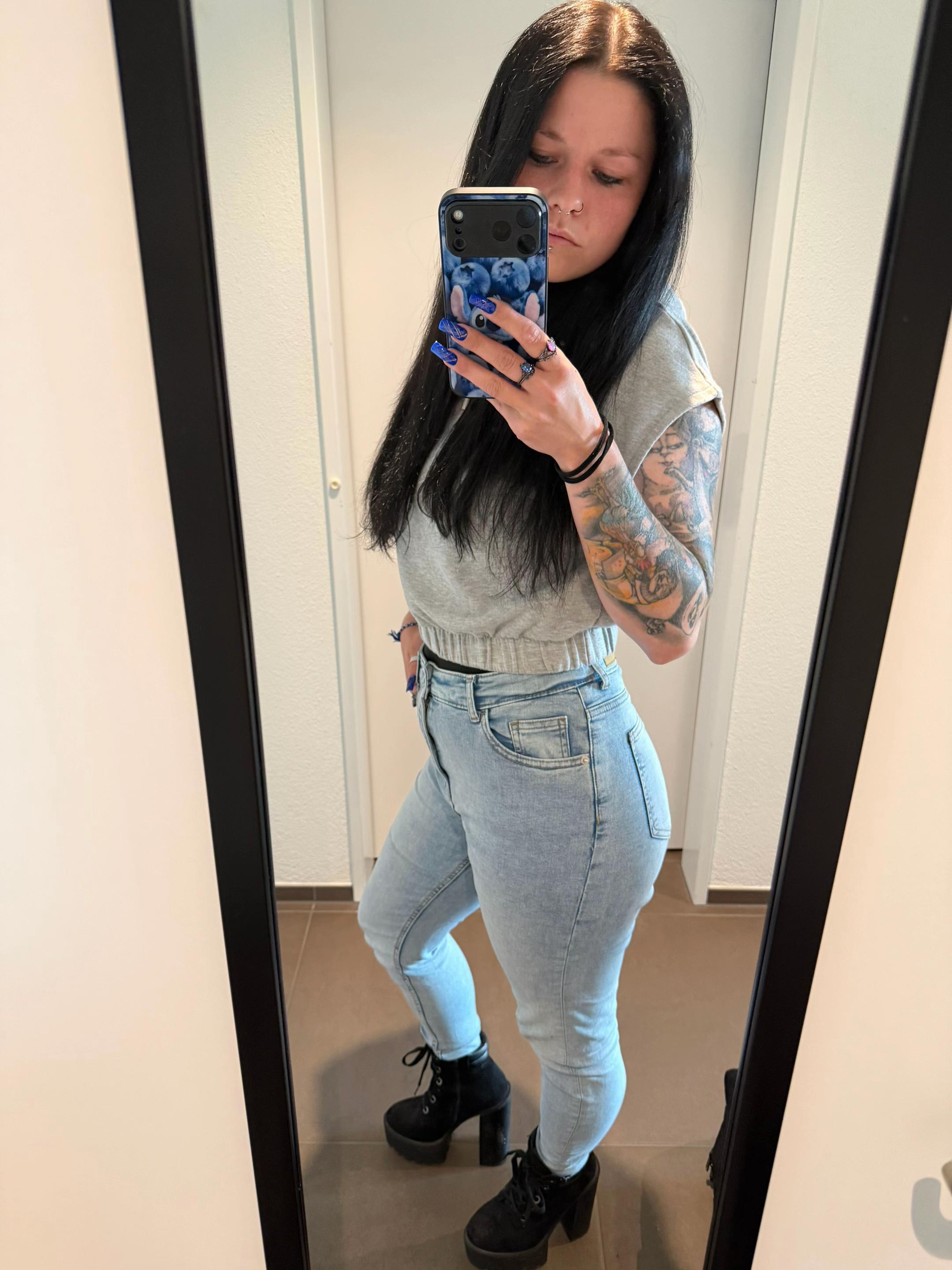 @Lany_blue7