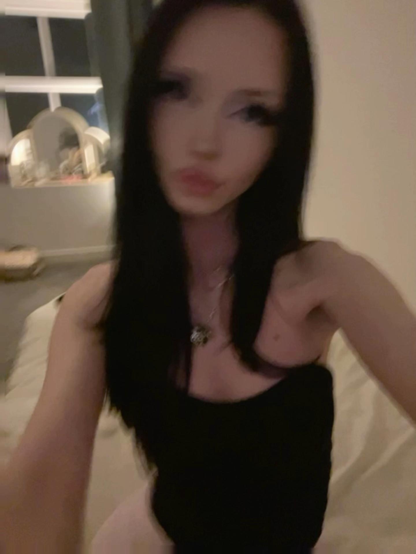 @luv2ellz