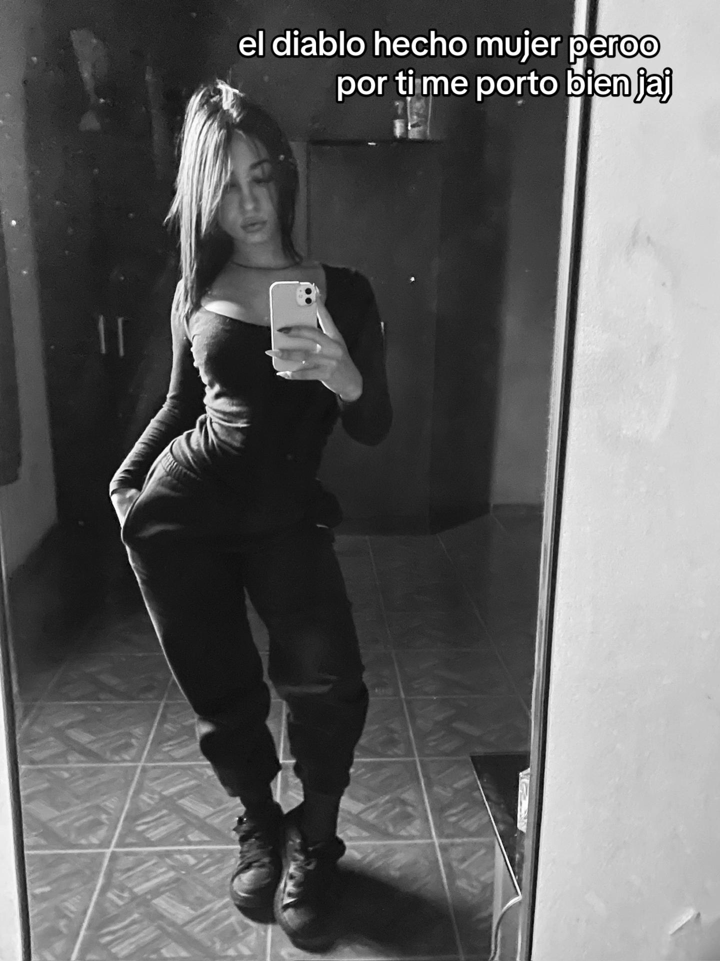 @Mia 🖤