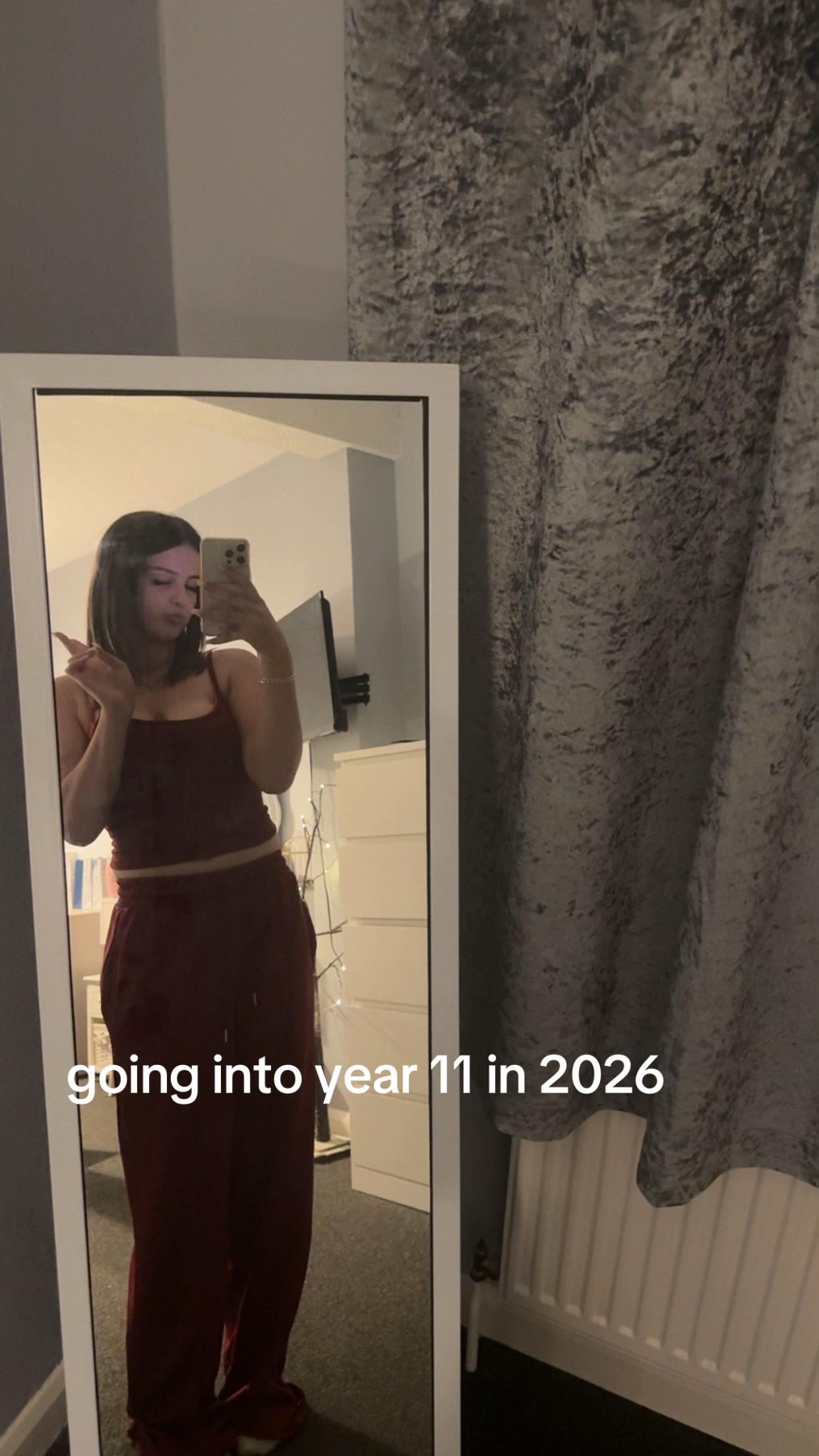 @𝓈𝑜𝓅𝒽𝒾𝑒🍒
