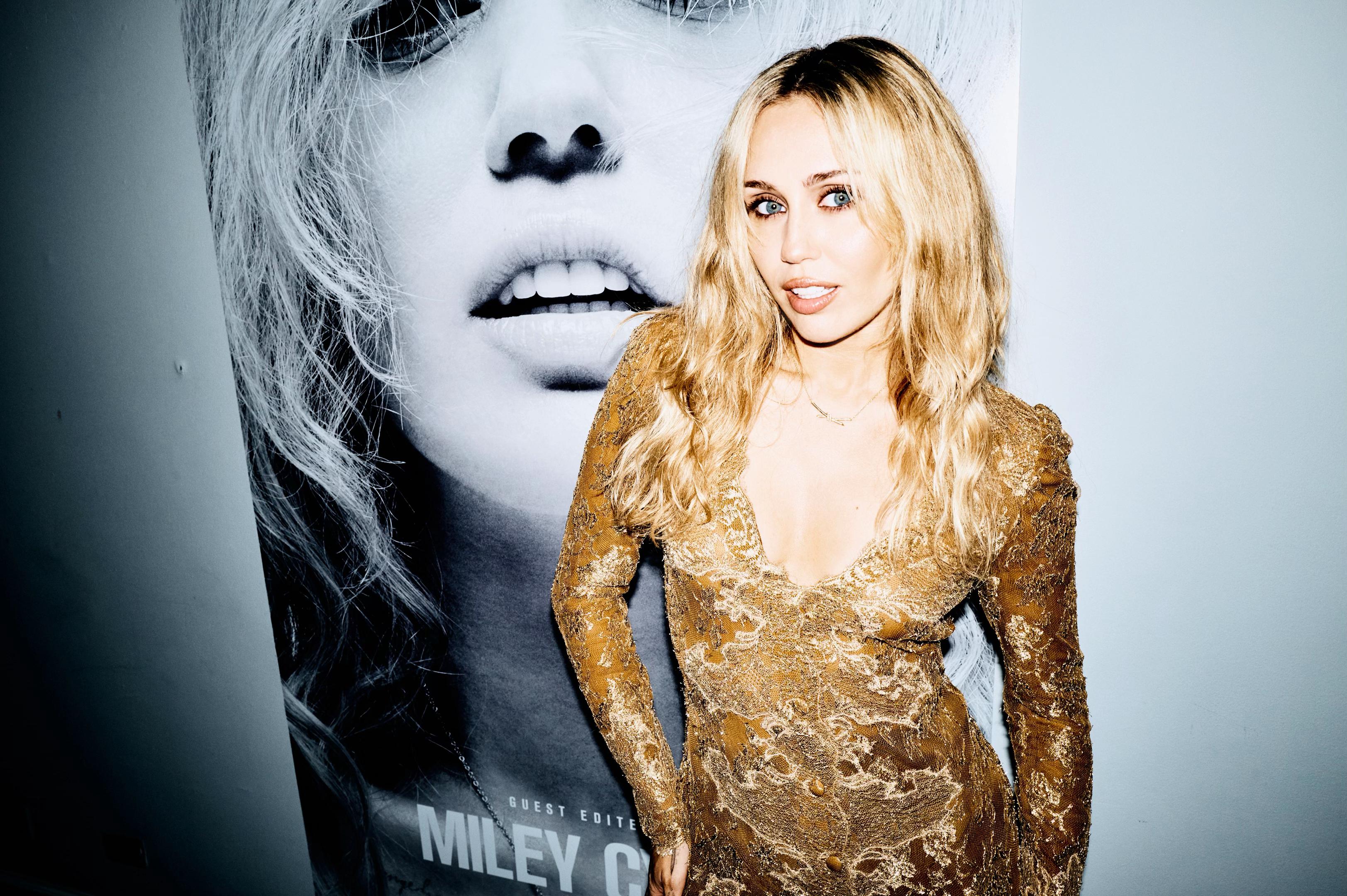 @Wonderland Magazine
