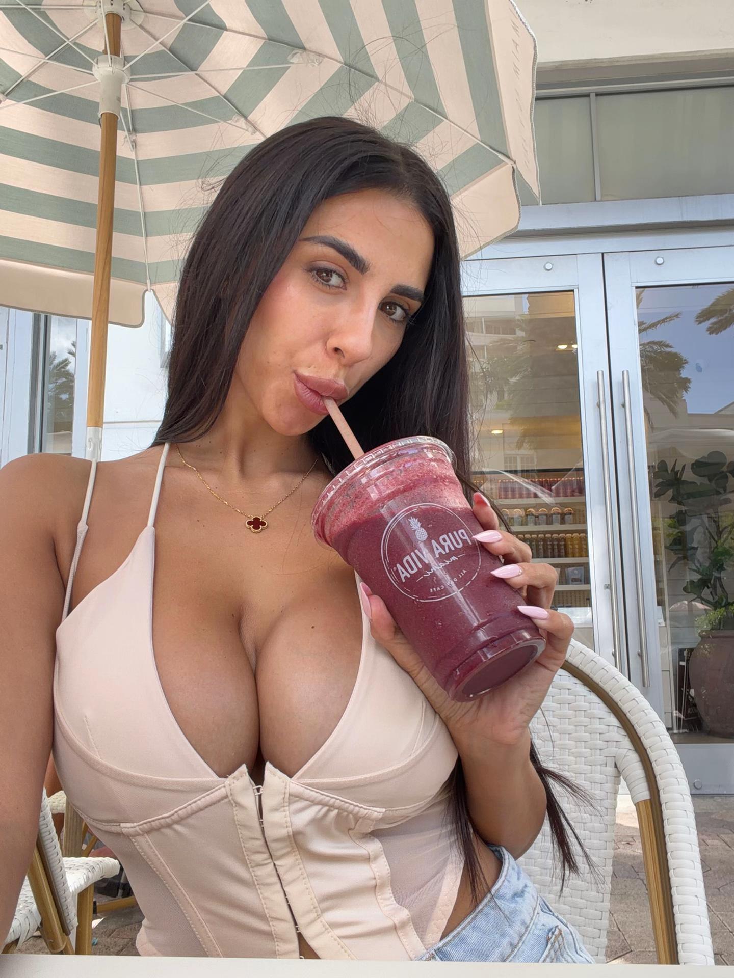 @zoeiscalling_