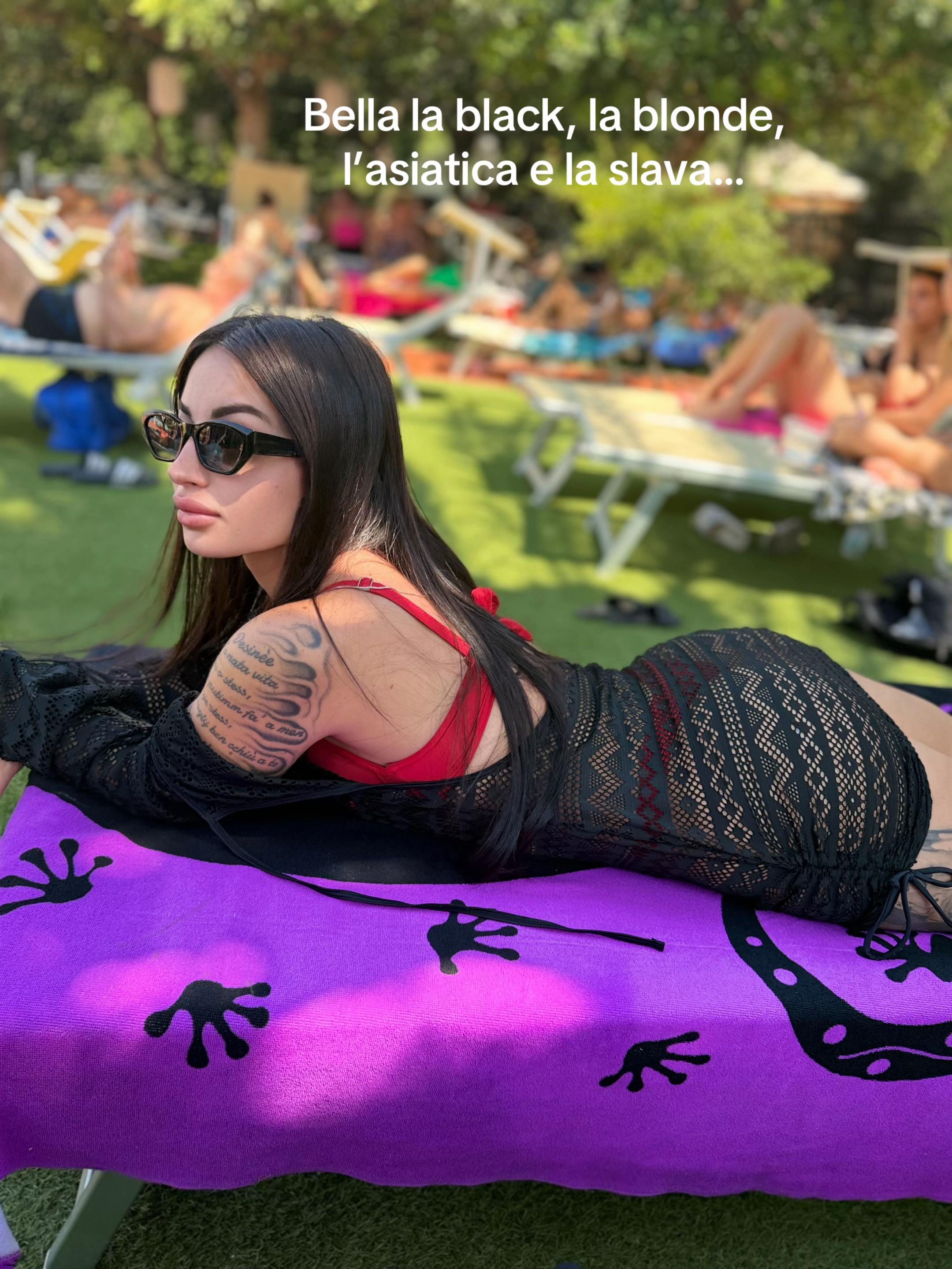 @SnowWhite🖤