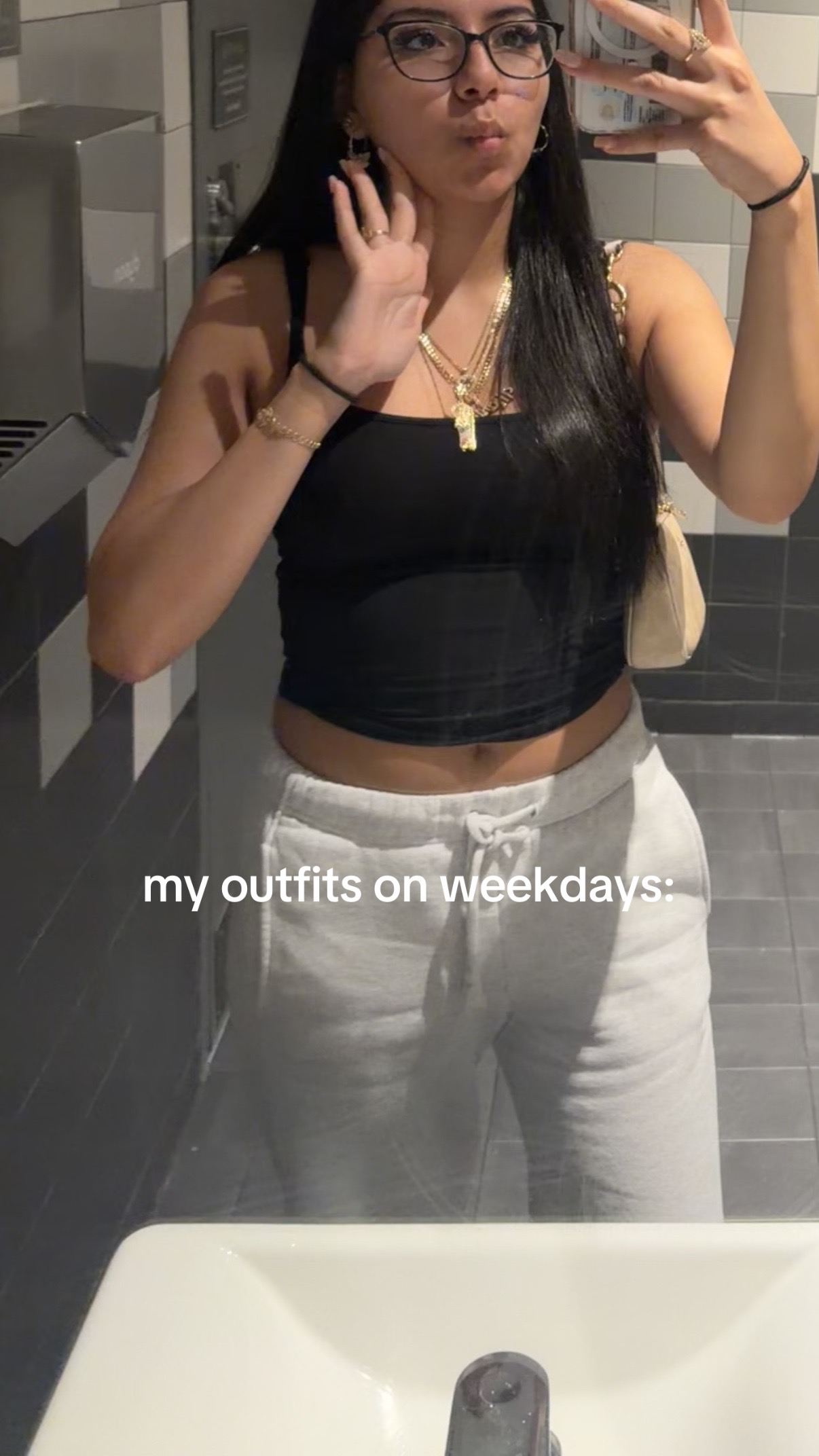 @𑣲chiquis