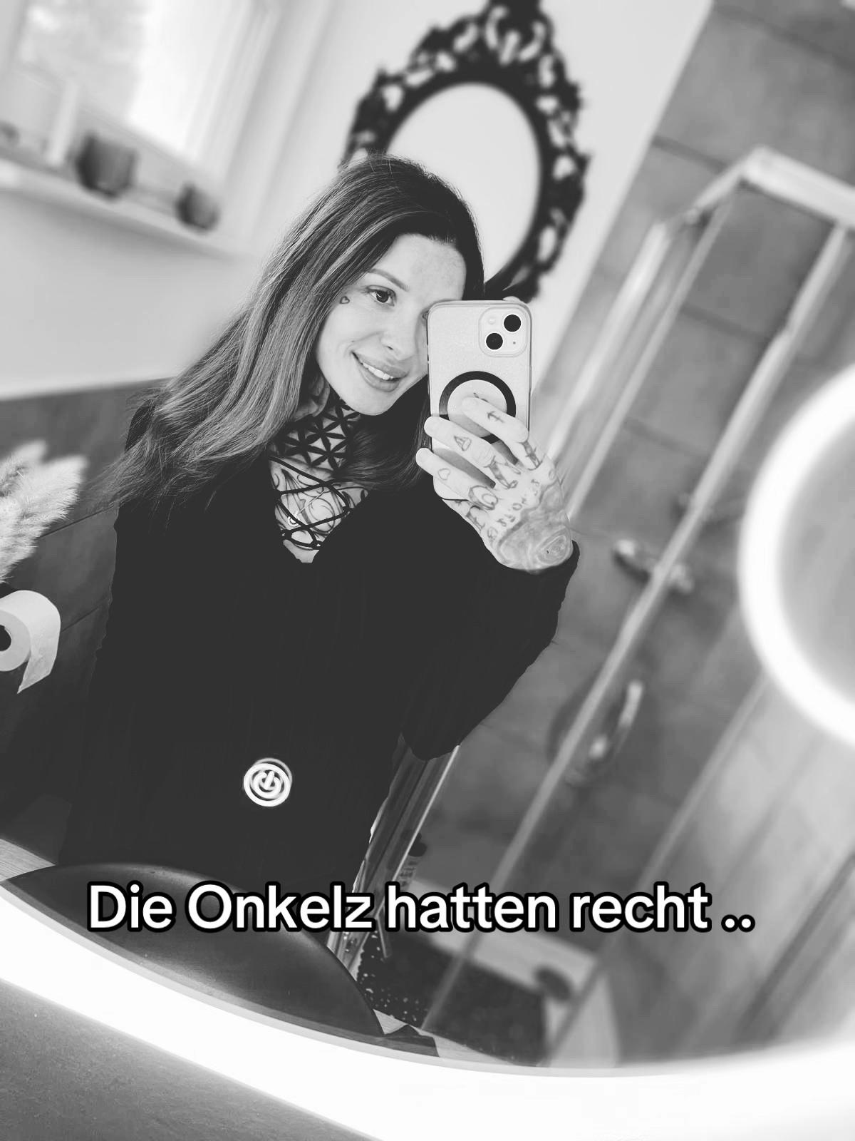@Felicitas