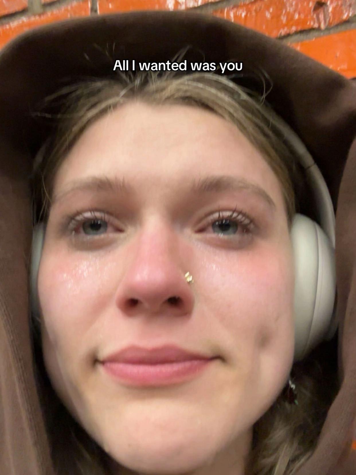 @leavesloneczkoalone