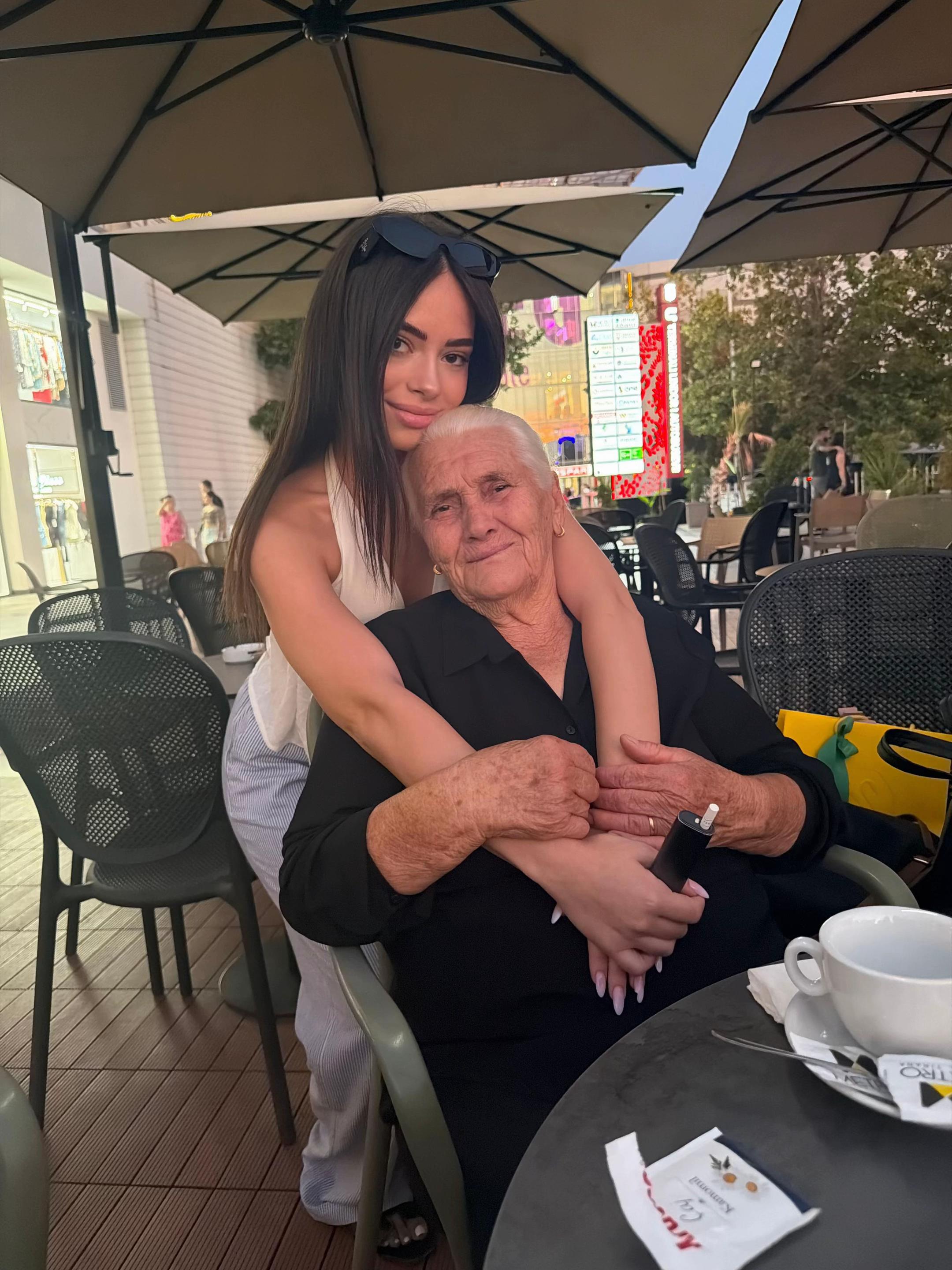@paola🇦🇱