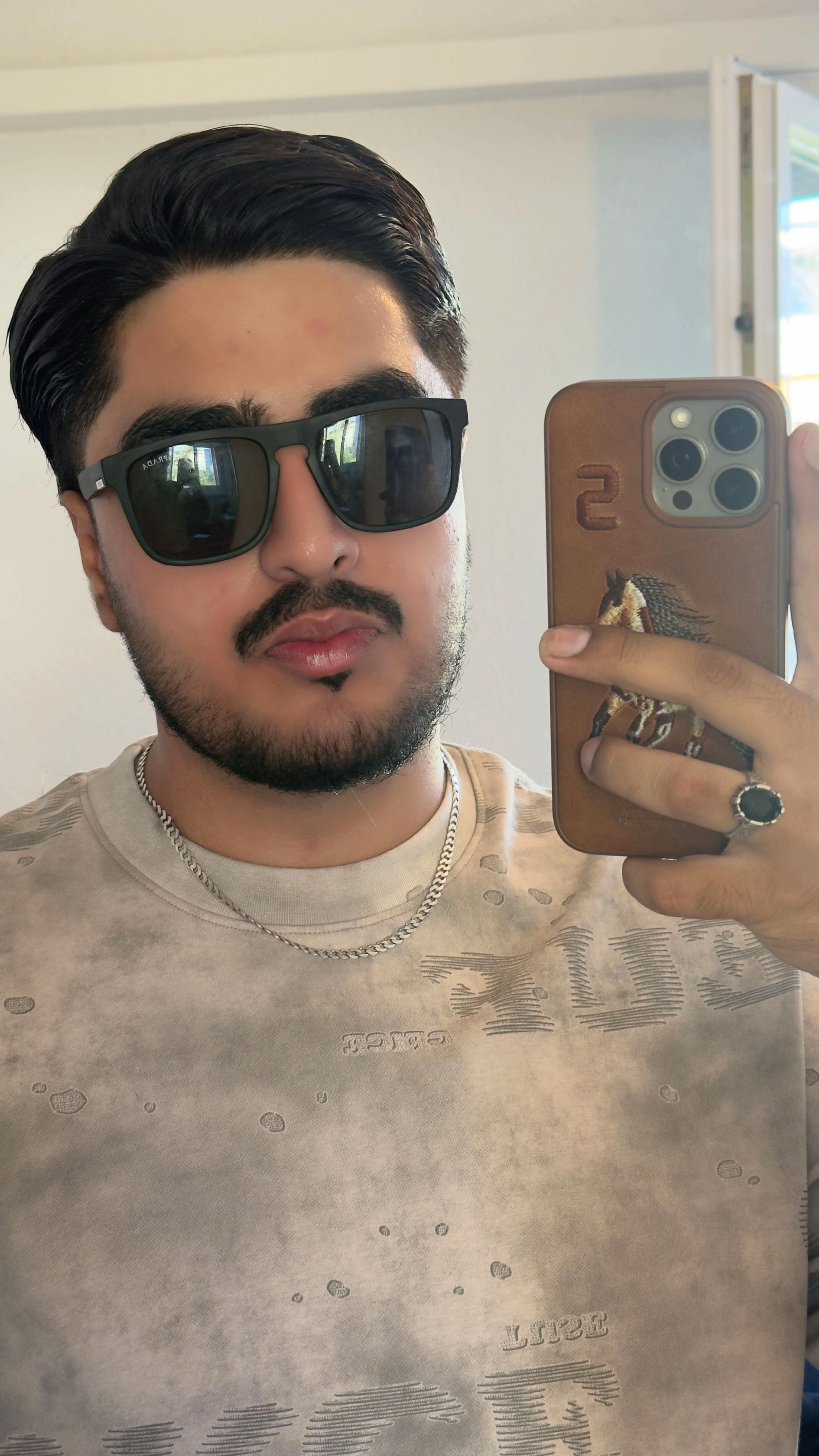 @ملک ⚜️