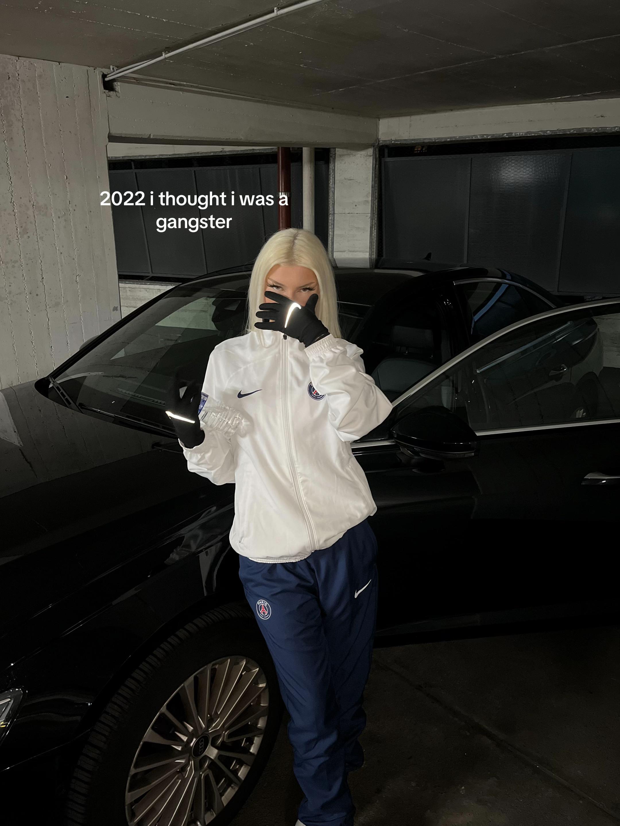 @𝒞𝒽𝒶𝓇𝓁𝒾𝓃𝑒