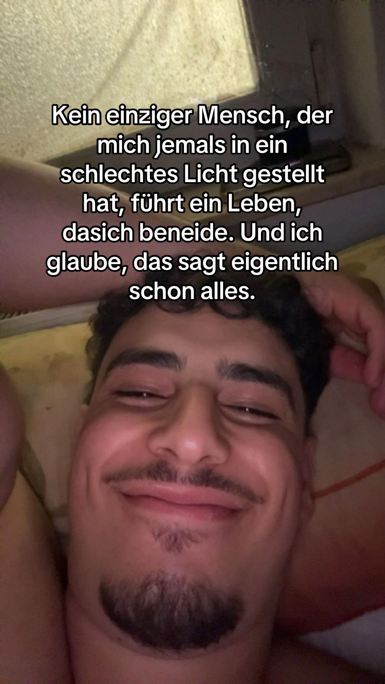 @(MO)