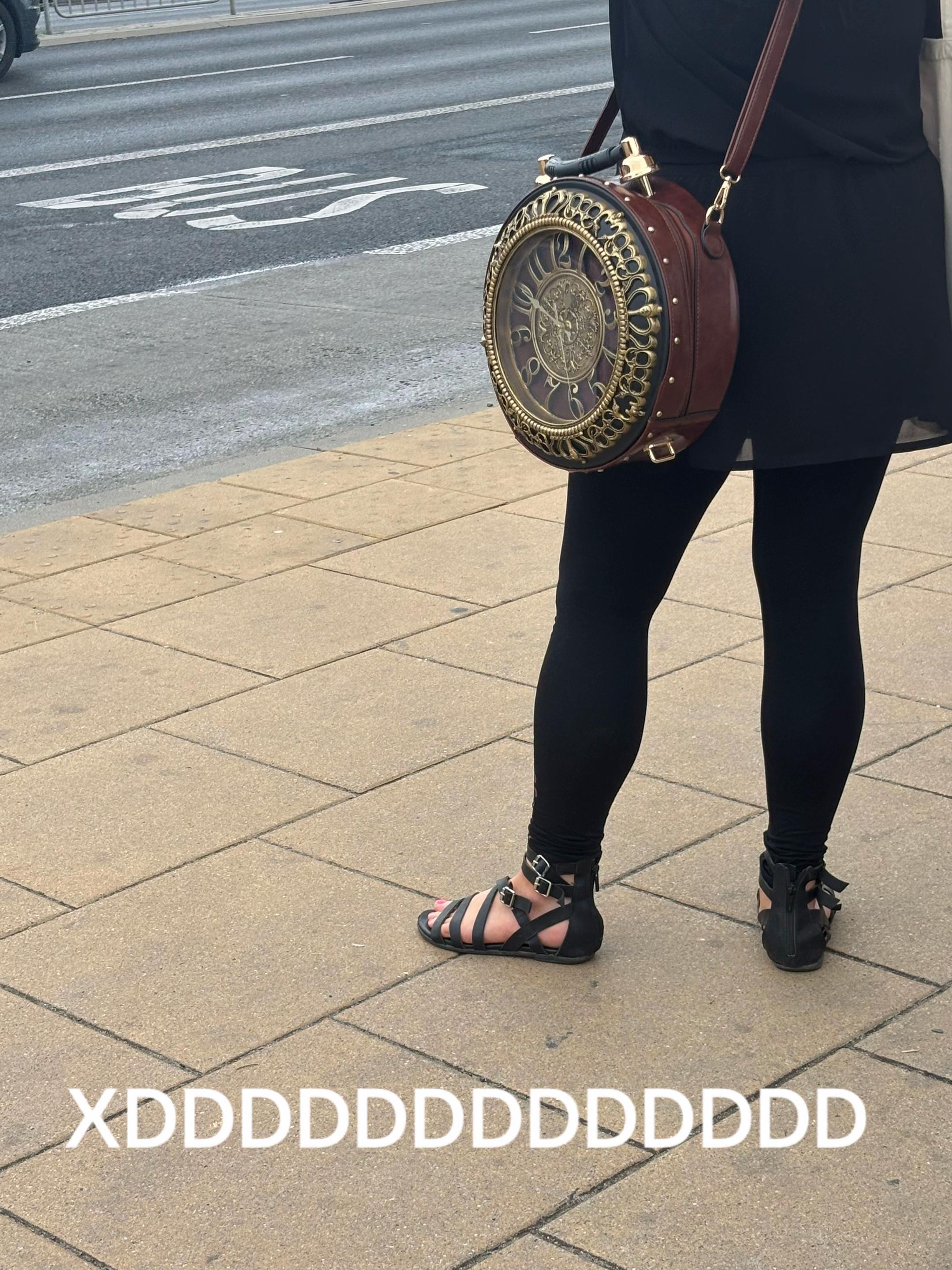 @𖣂