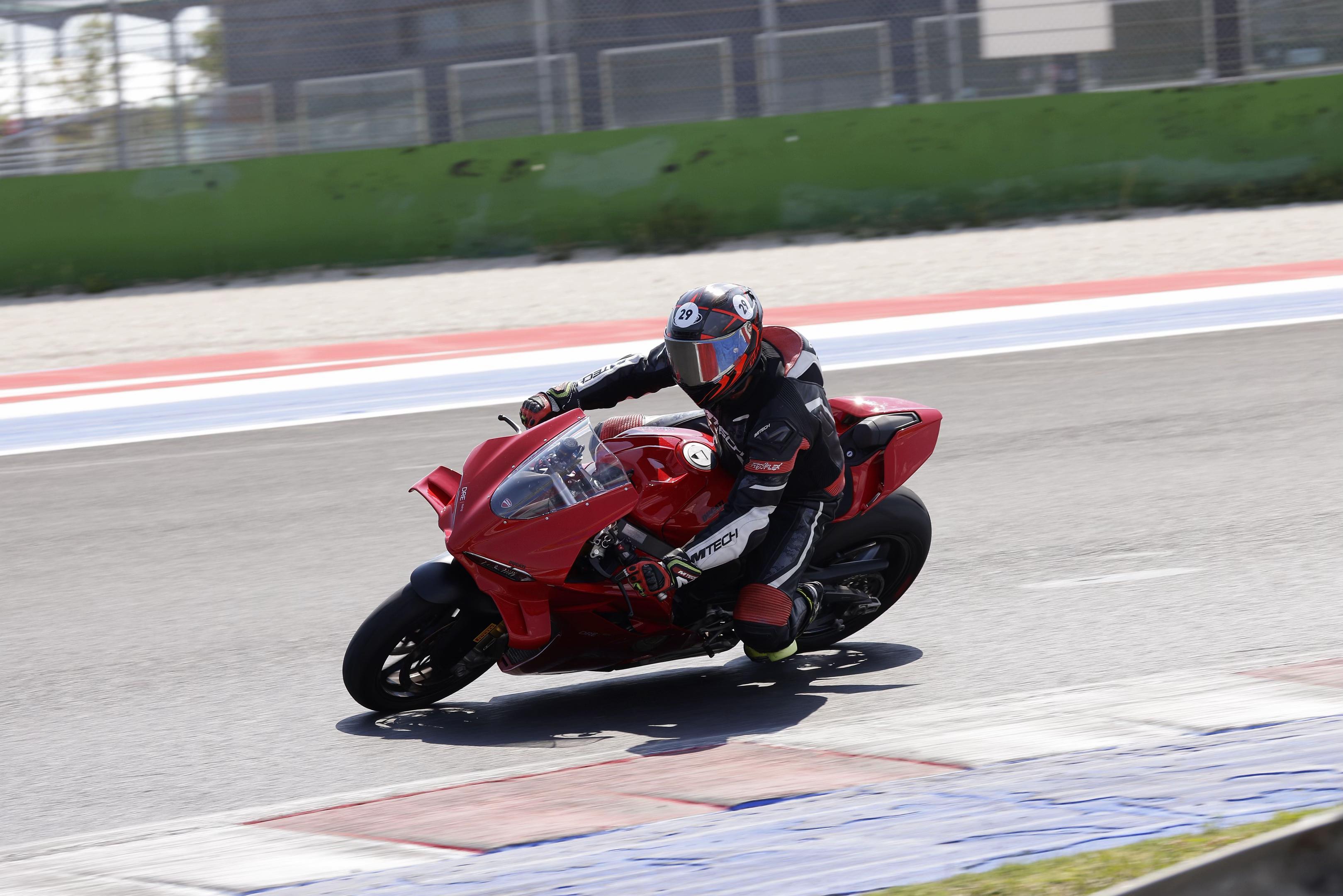 @❤️Ducati in love❤️🖤💙
