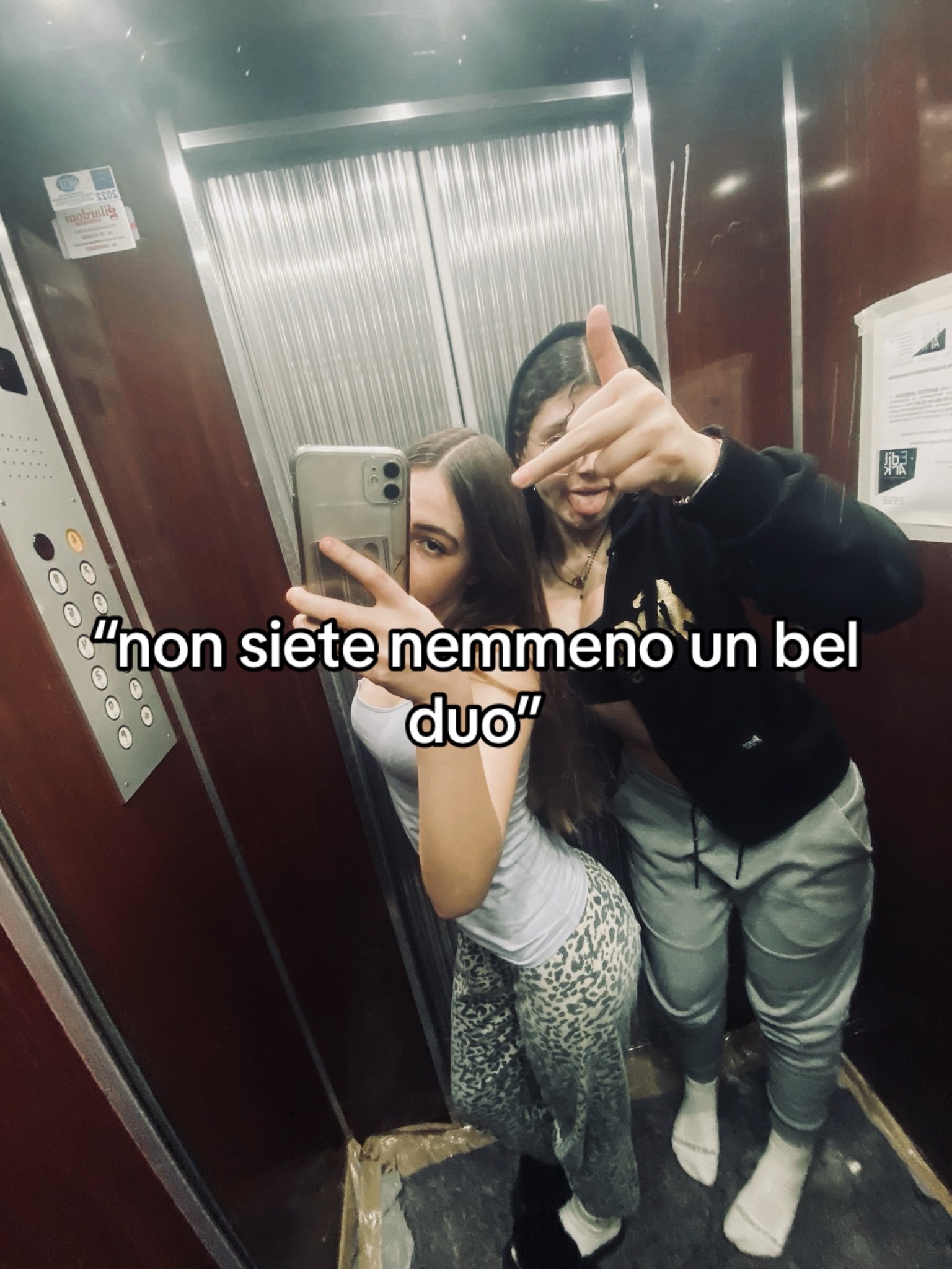 @👸🏻👸🏼