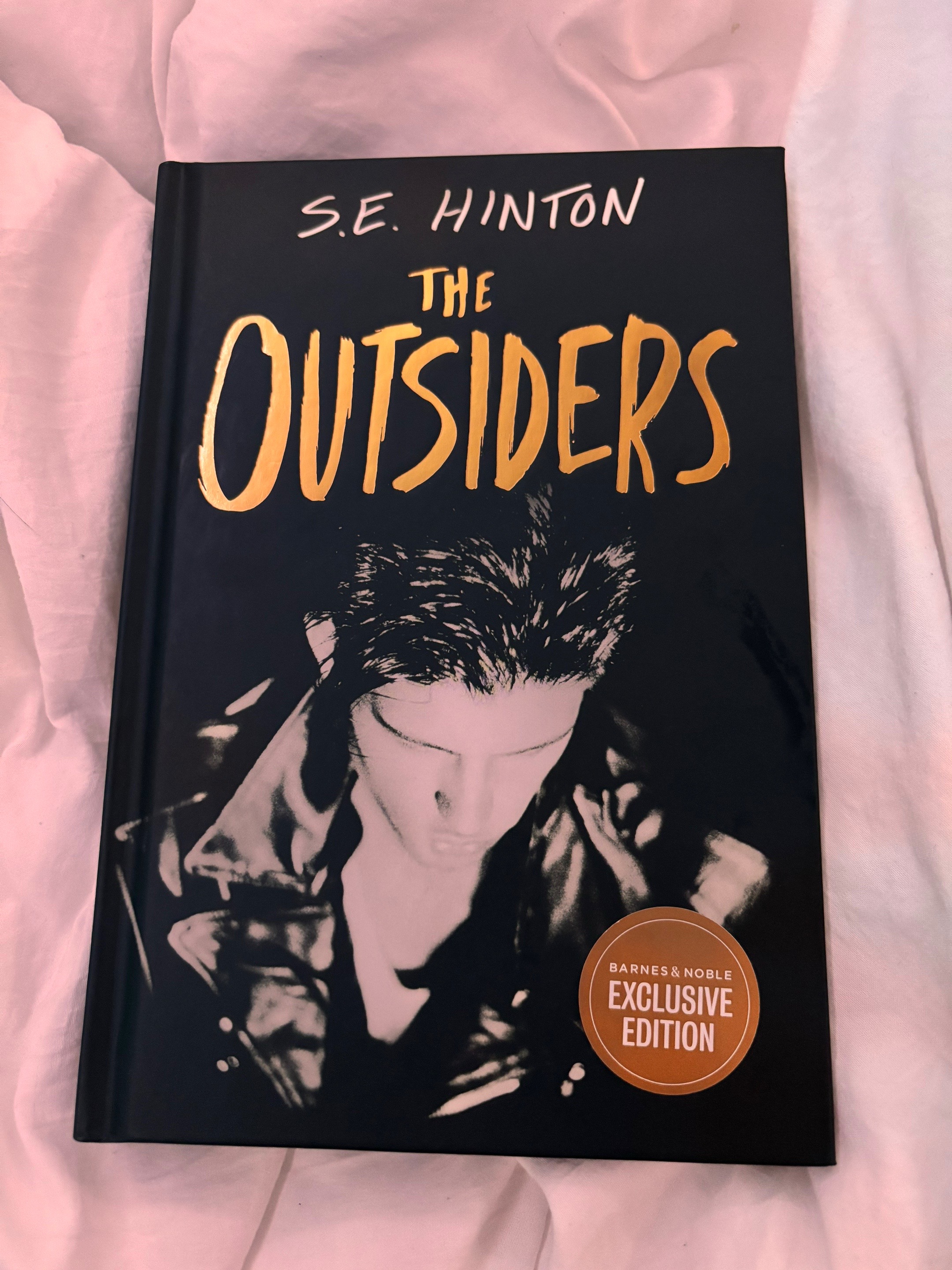 @The outsiders🌅