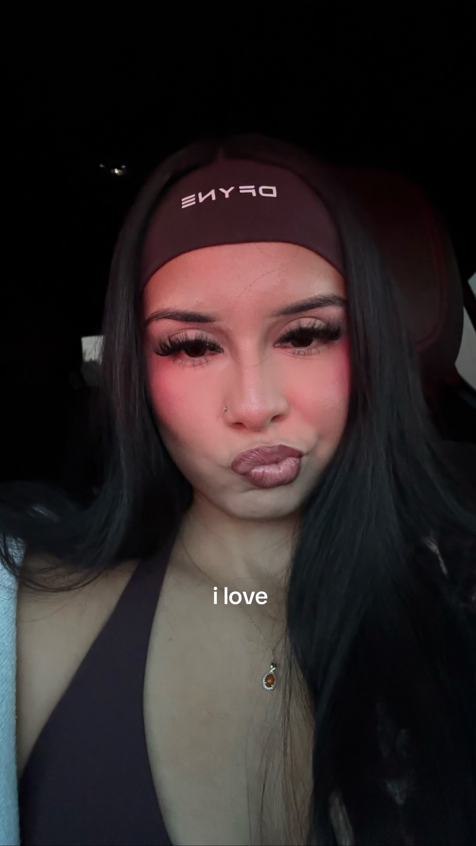 @thaniaflores