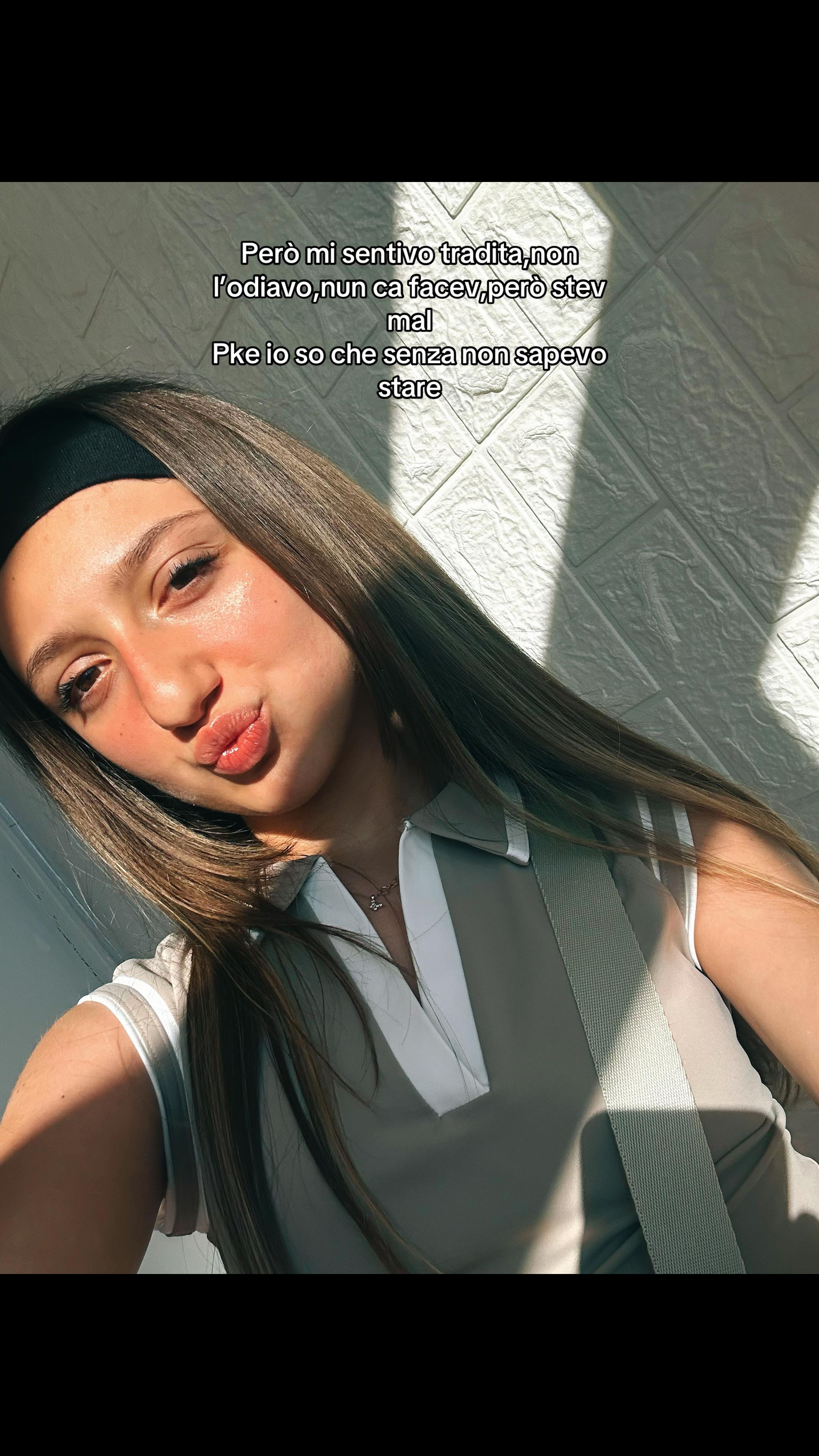 @𝐇