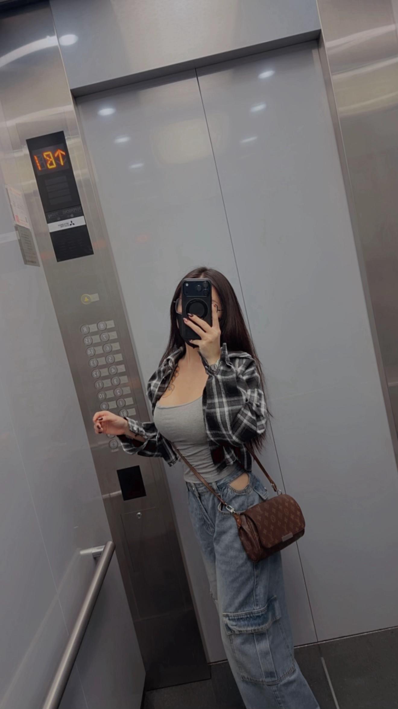 @邵薇