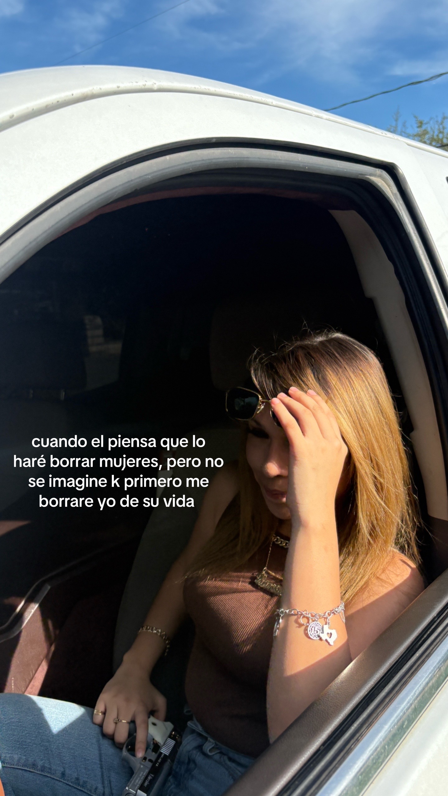 @𝒱