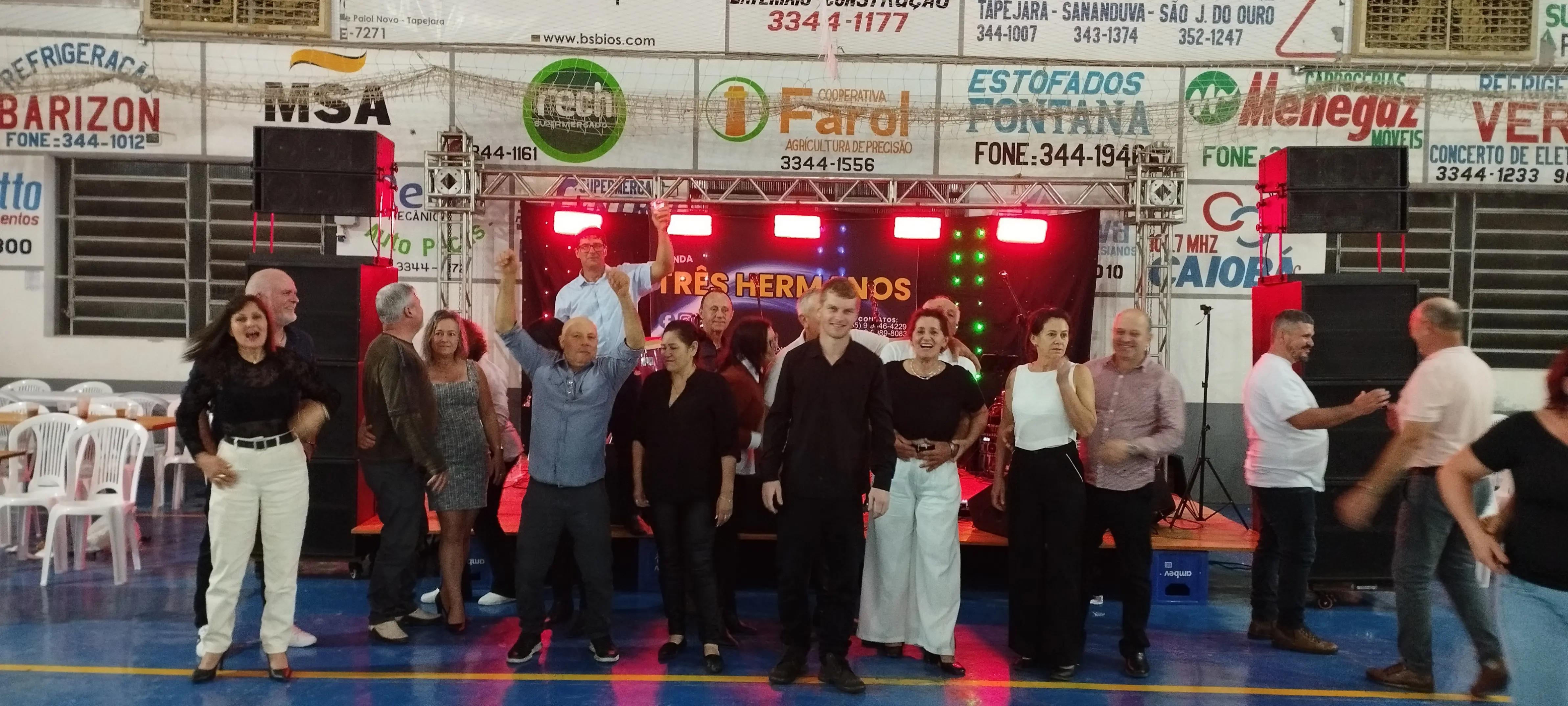 @Três Hermanos