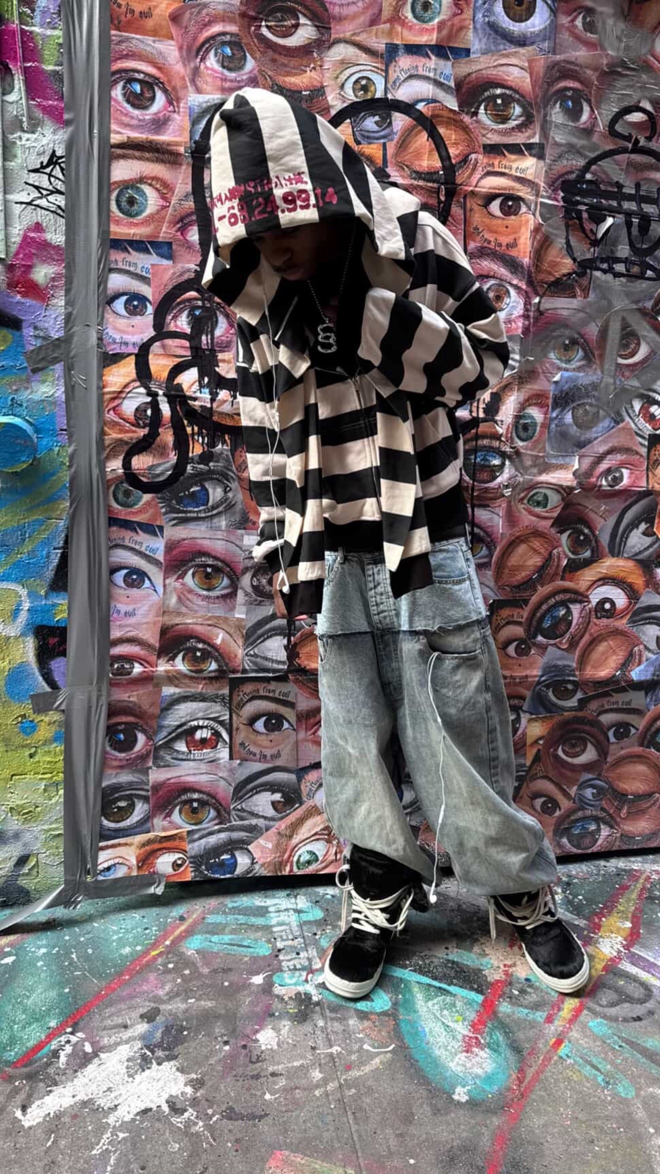 @️