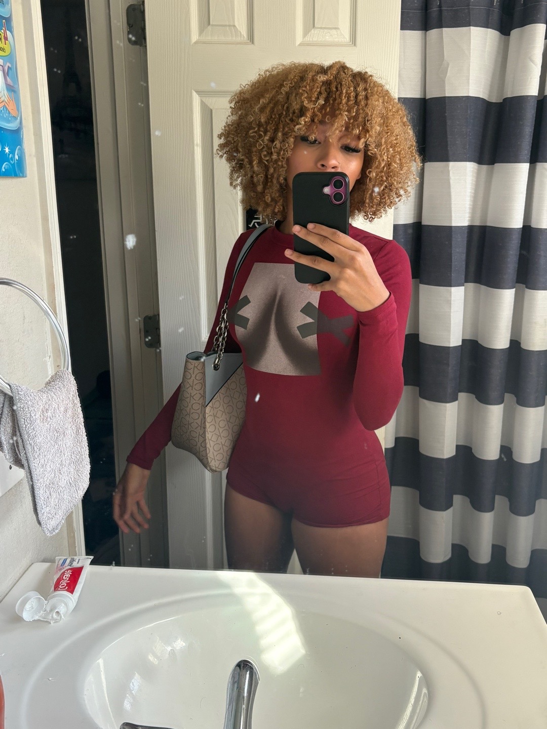 @Anisa| The Blonde hair girl