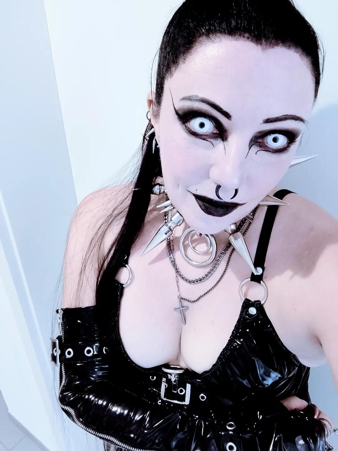@𝔏𝔲𝔫𝔞 𝔖𝔥𝔶