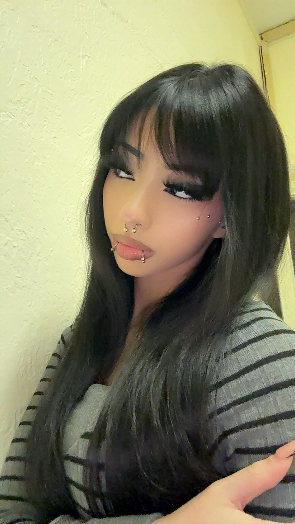 @evilyves_