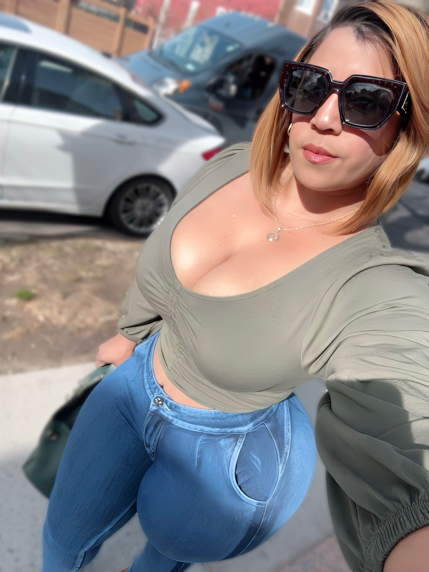 @Martínez Glenny