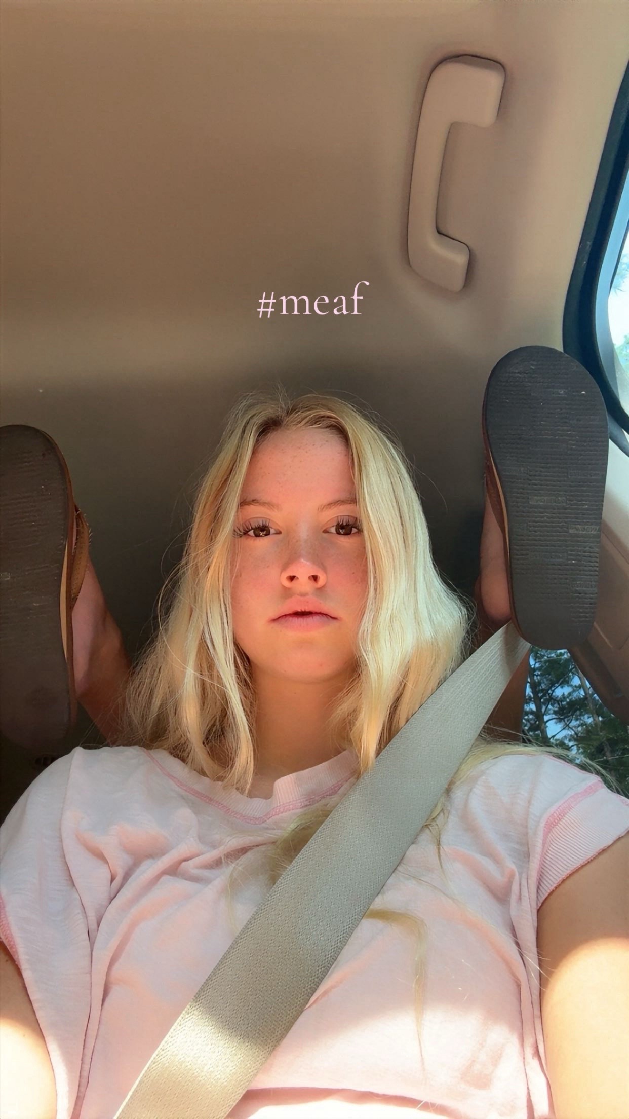 @🏄🏼&zwj;♀️🏄🏼&zwj;♀️
