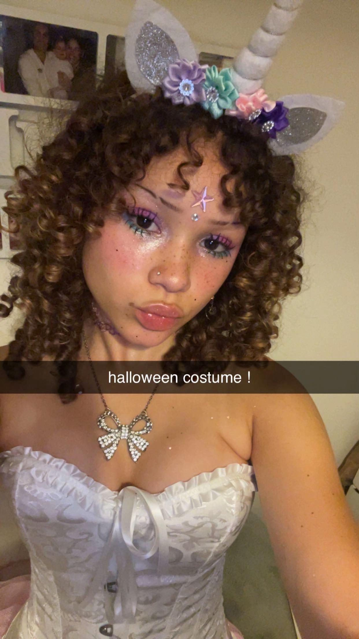 @🦄