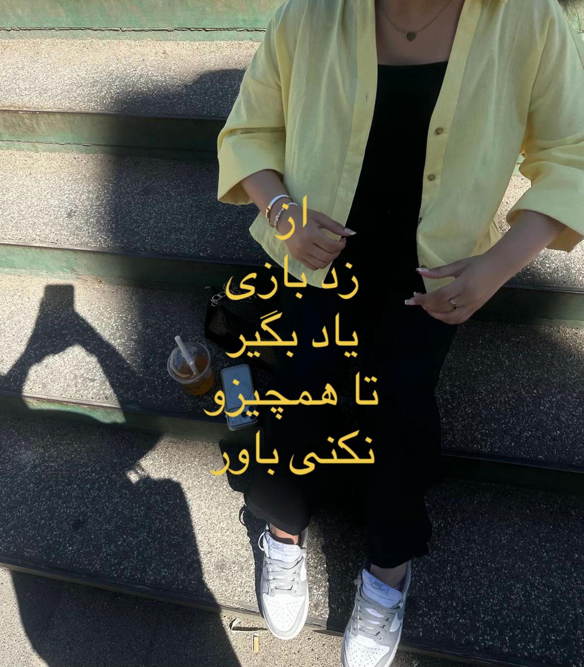@𝐄