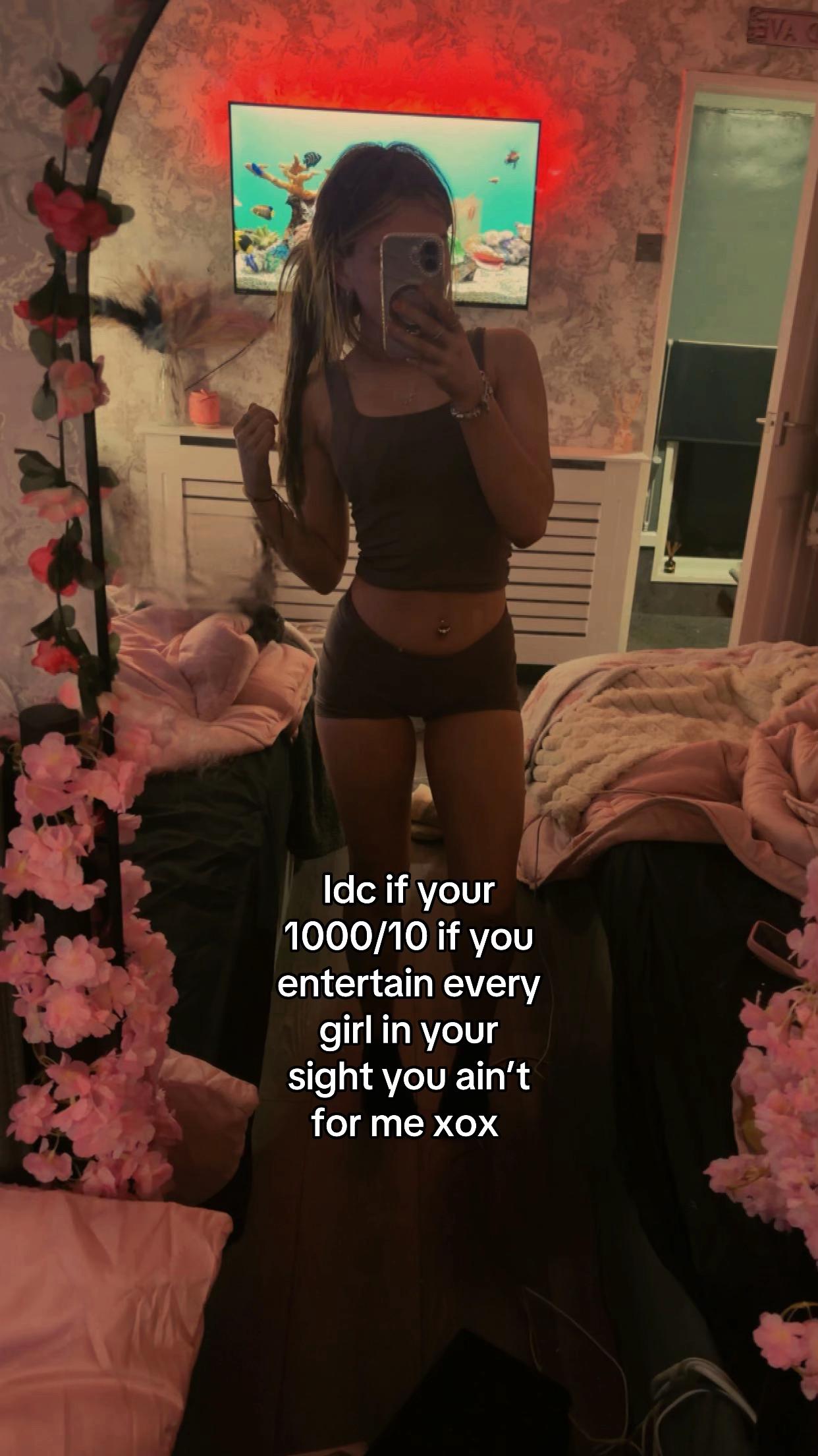 @liv holland🍒🖤