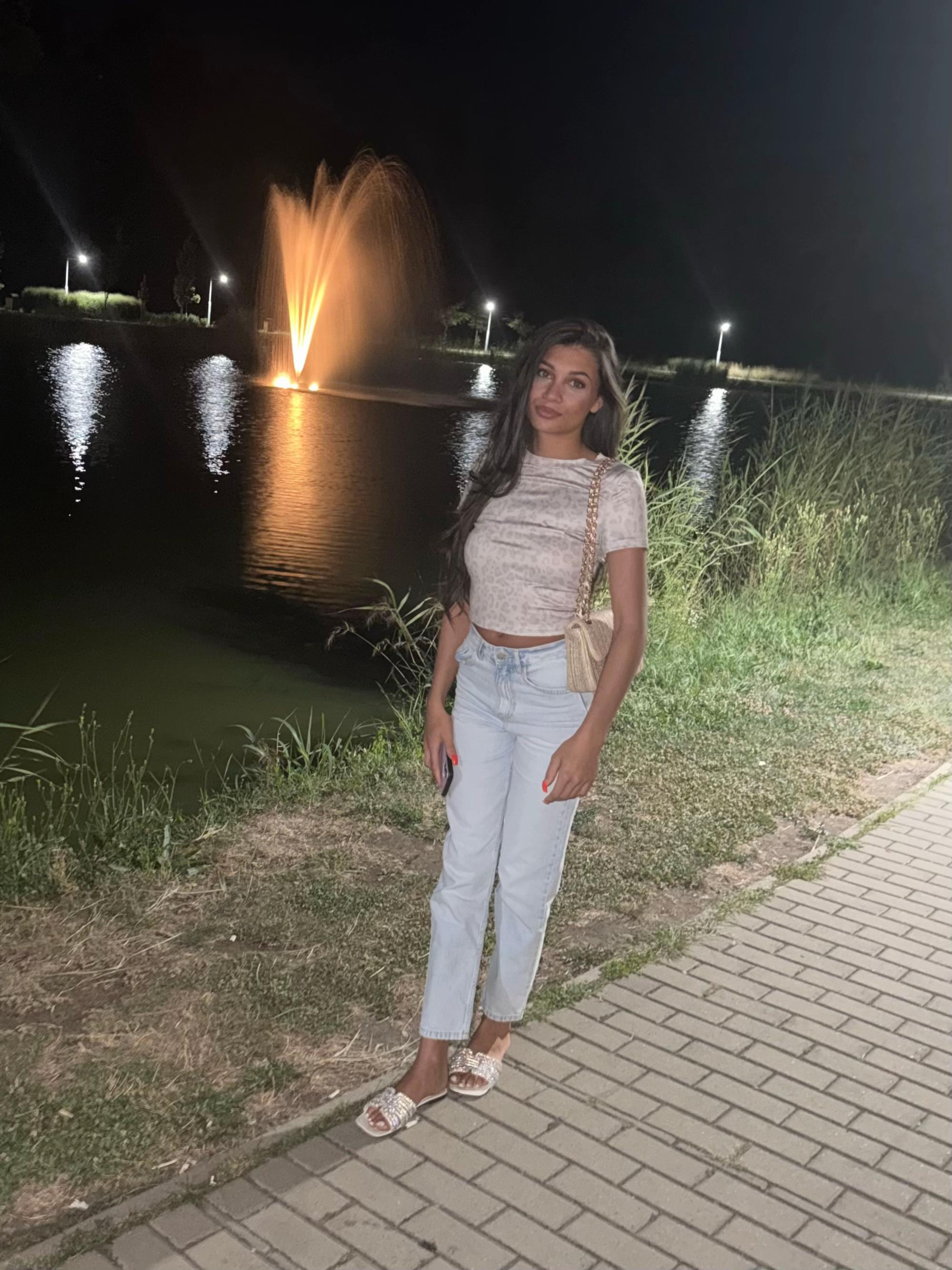 @𝓜.𝓝𝓲𝓴𝓸𝓵𝓮𝓽𝓽.🪬