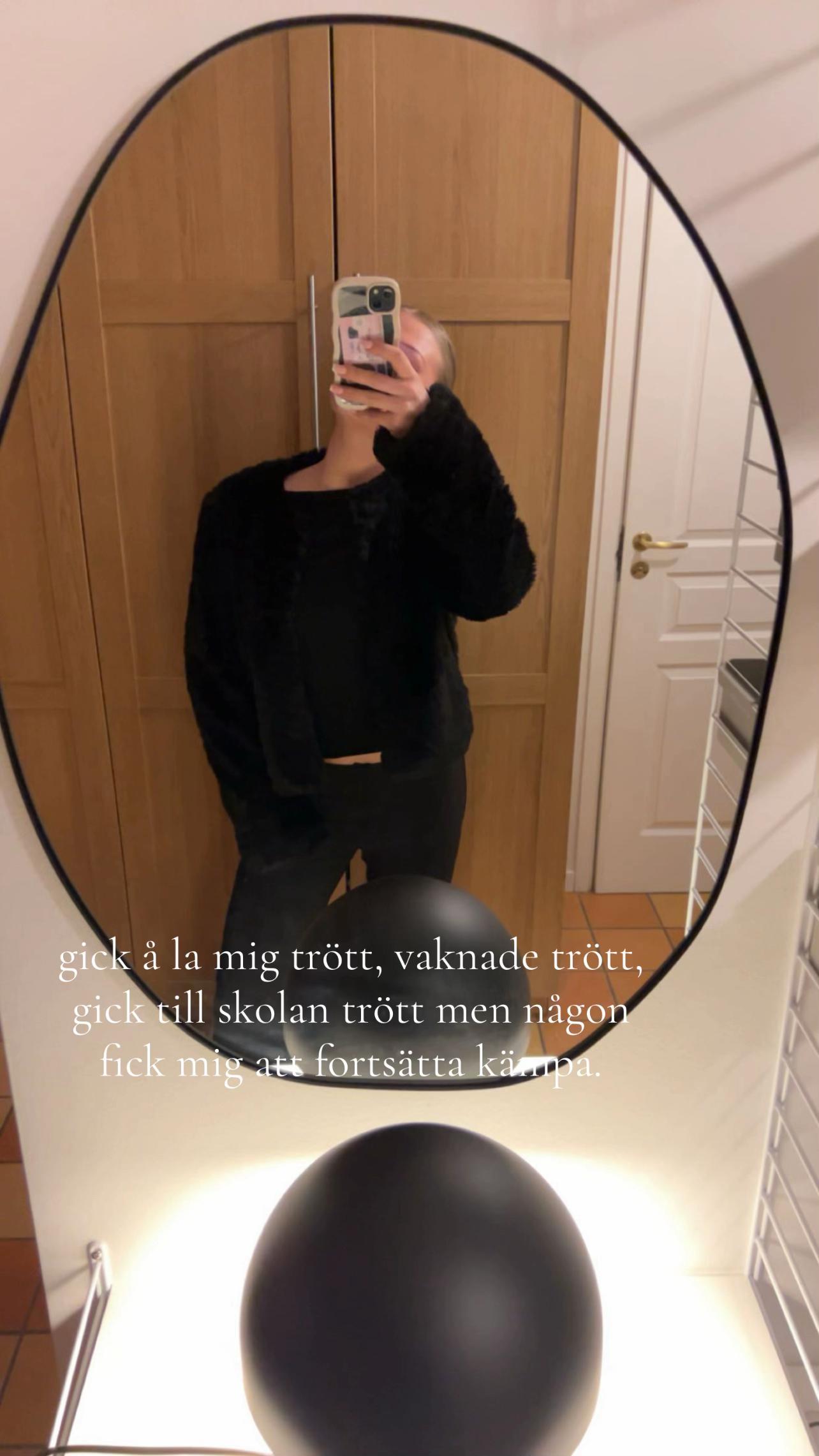 @𝓫𝓵𝓸𝓷𝓭𝓲𝓷𝓽𝓾𝓿𝓪