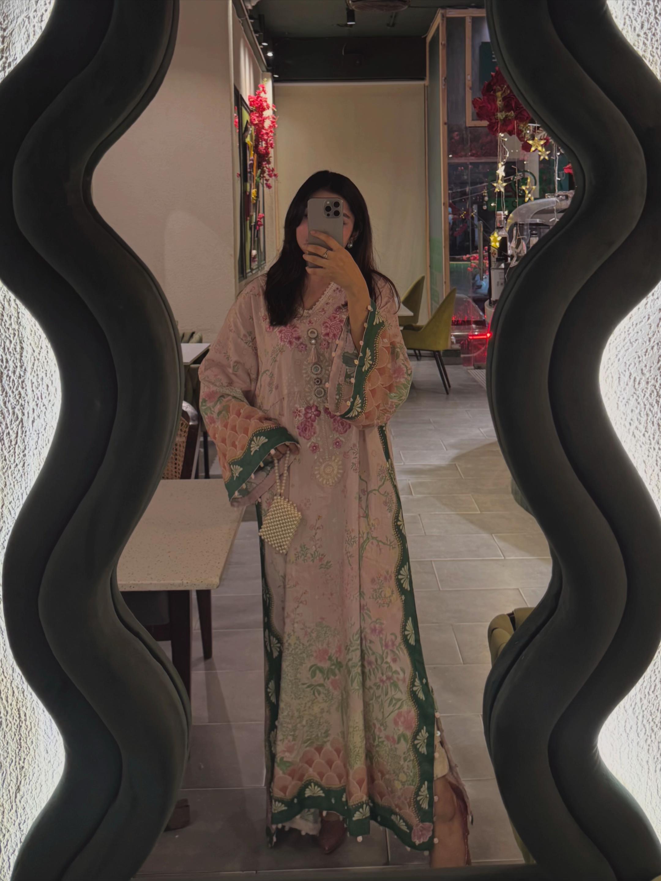 @fizzaamirrr