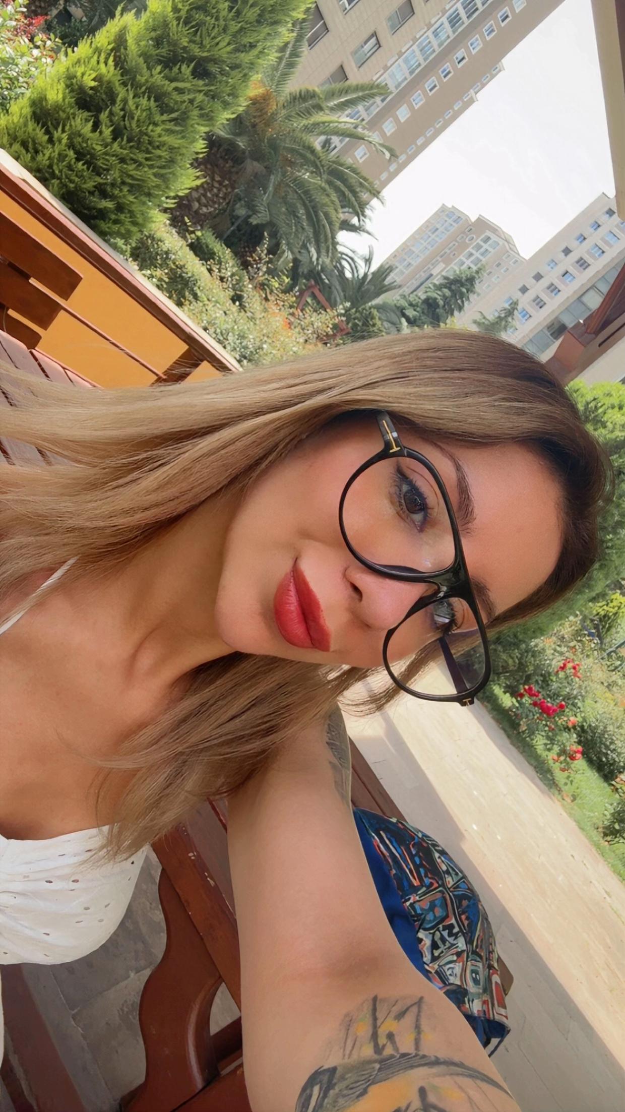 @sadecejuli