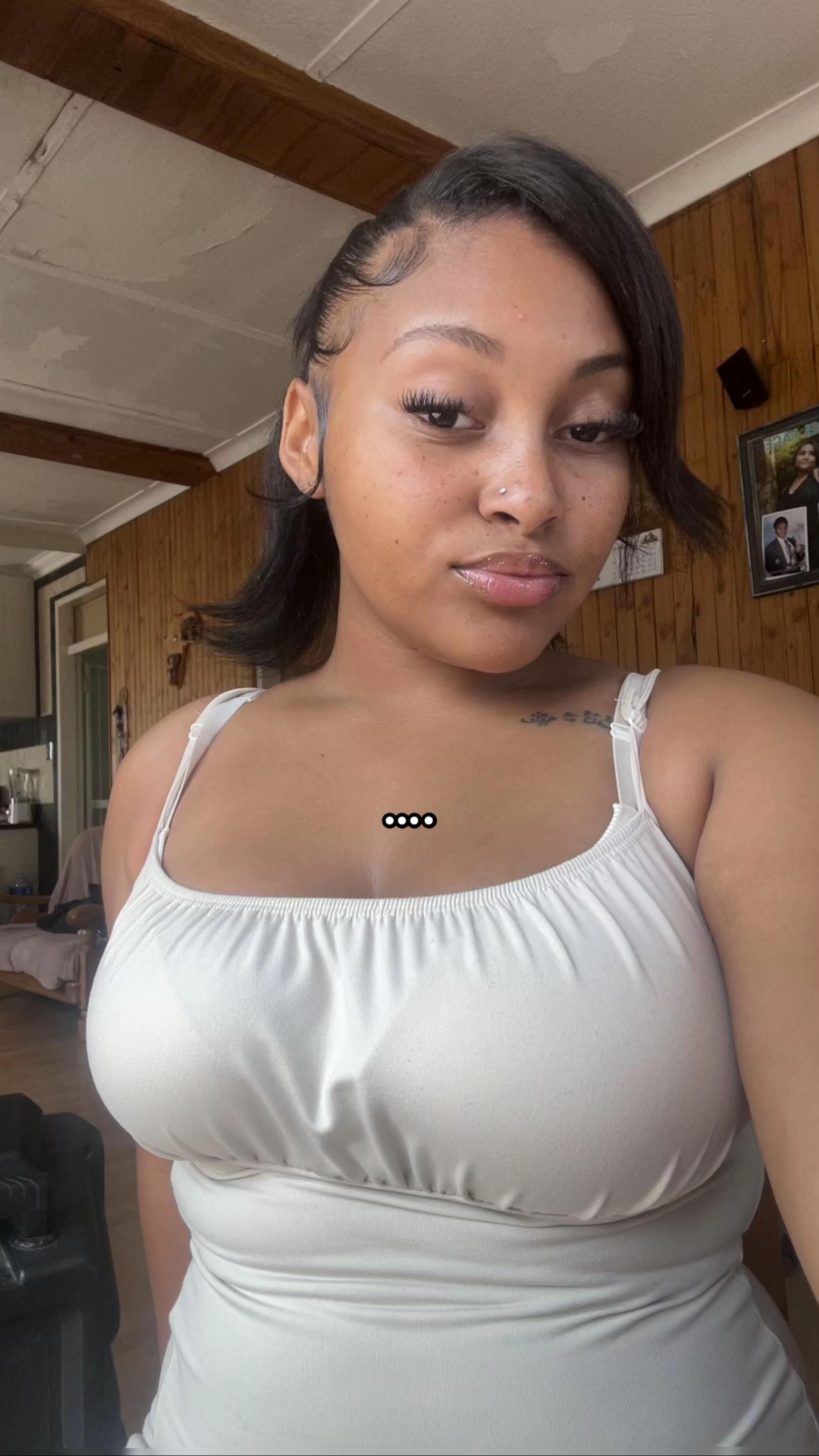 @Lallie_cheecks