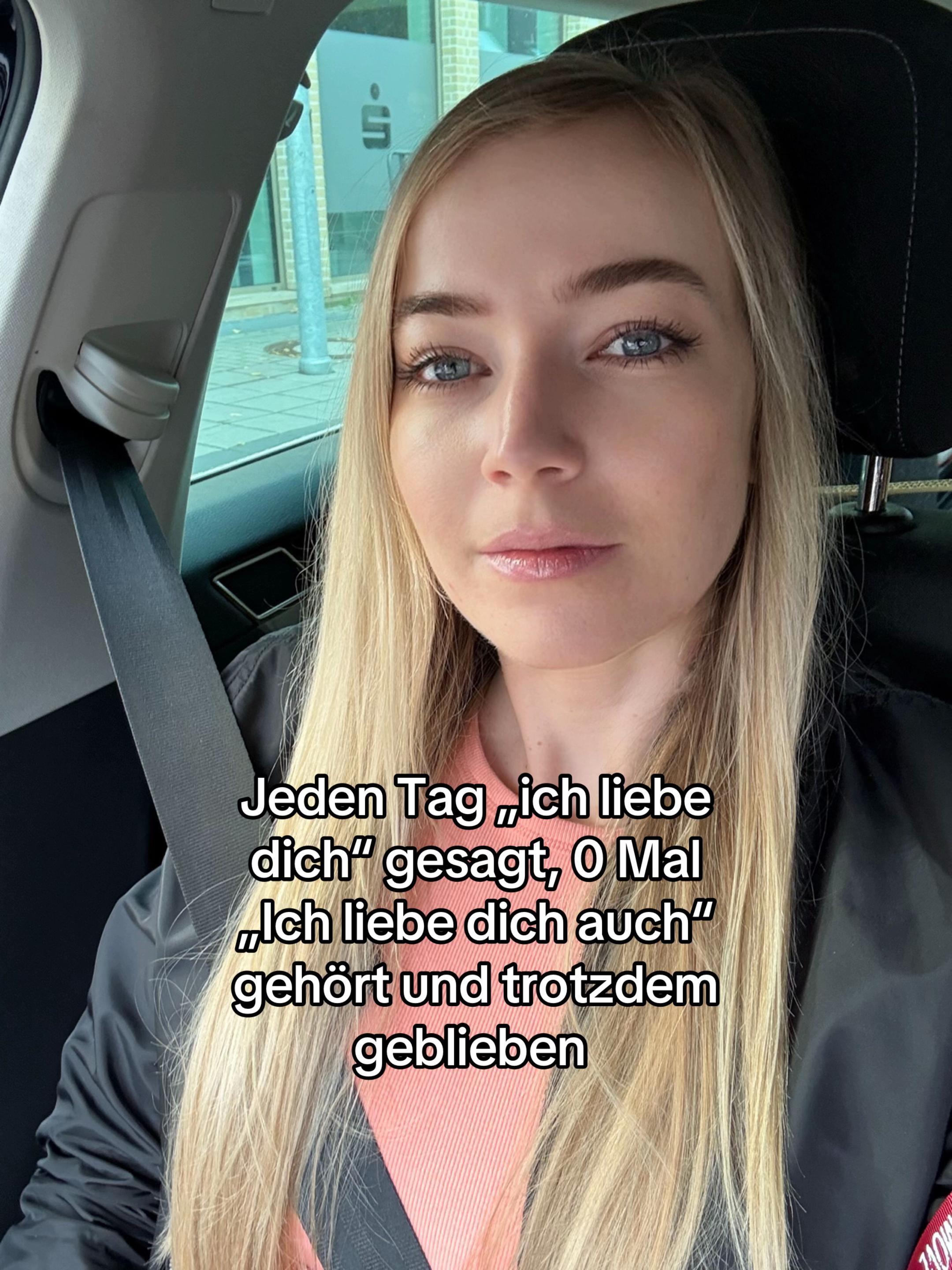 @AnnaMia