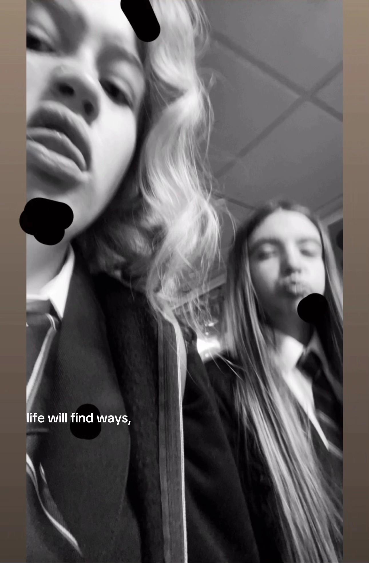 @𝐓ꨄ